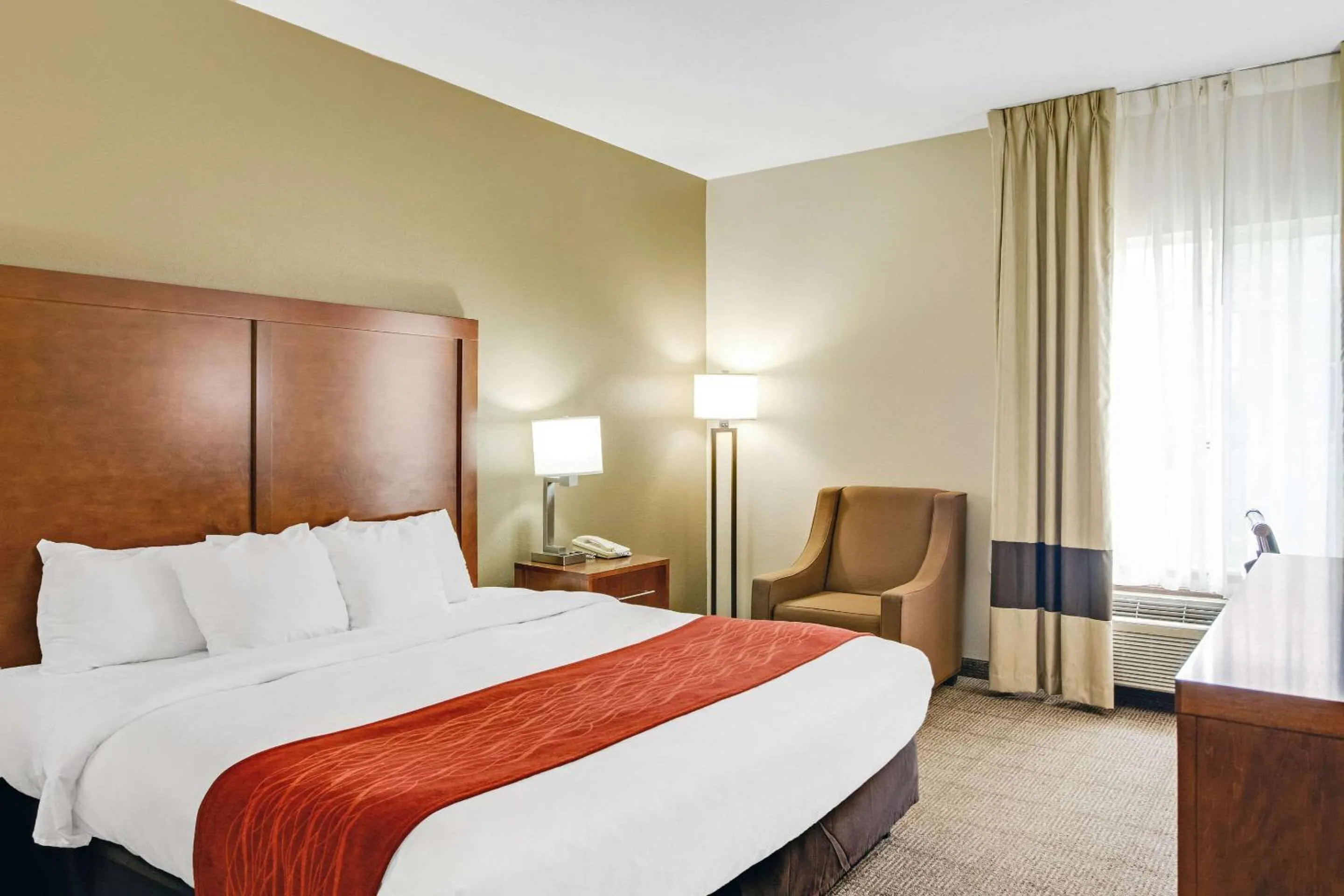 Bedroom, Bed in Comfort Inn Henderson - Evansville South