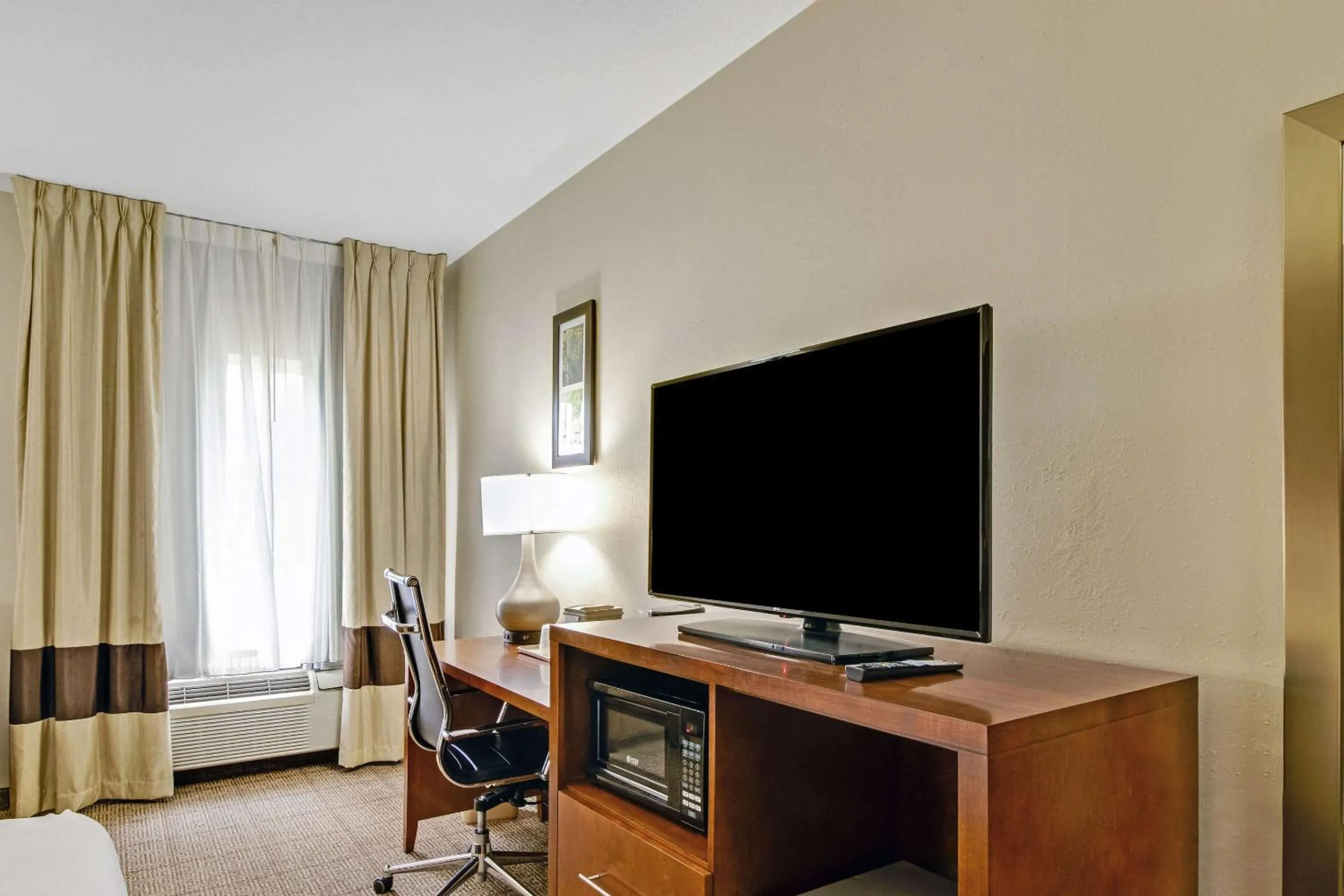 Bedroom in Comfort Inn Henderson - Evansville South