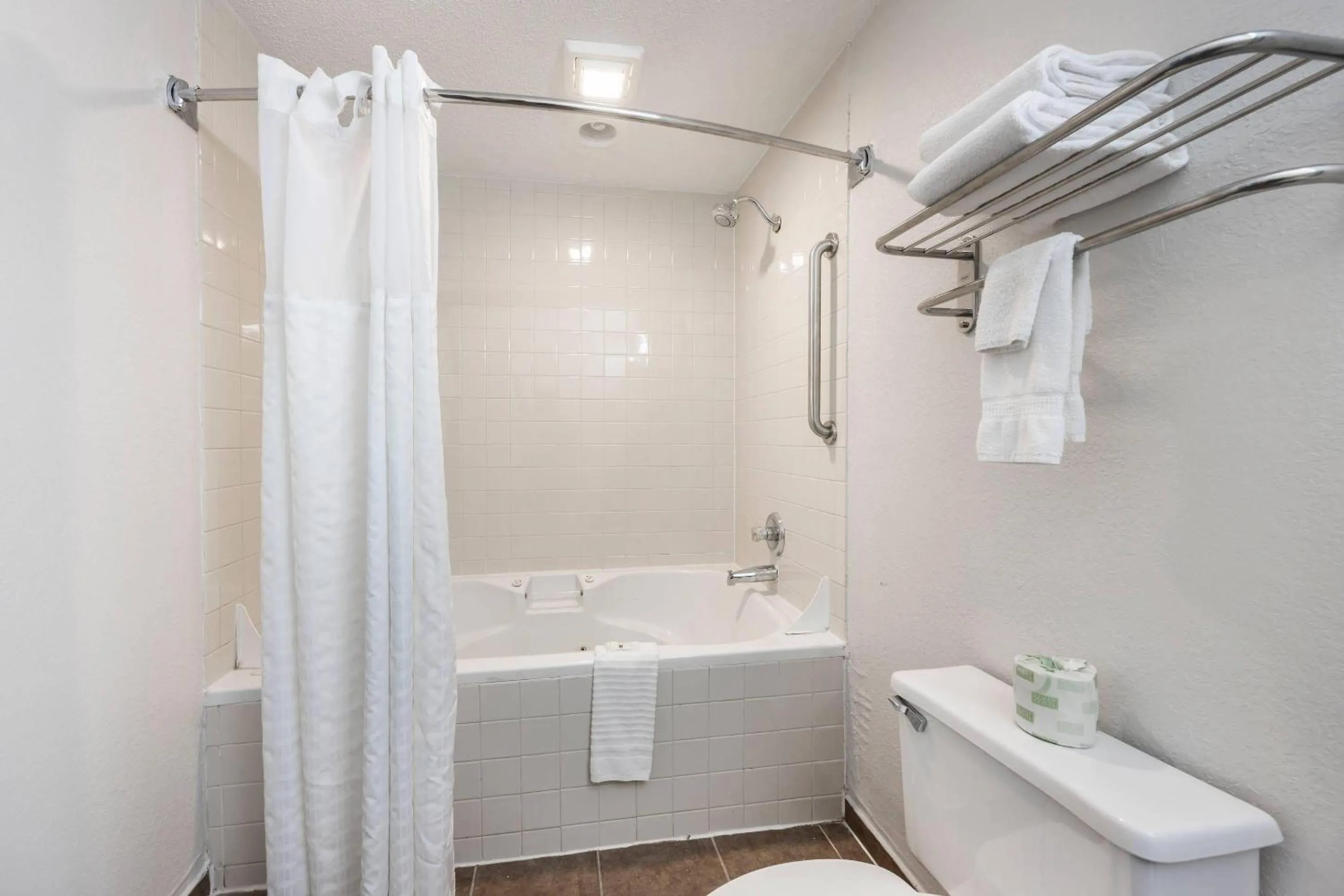 Bedroom in Quality Inn Glasgow