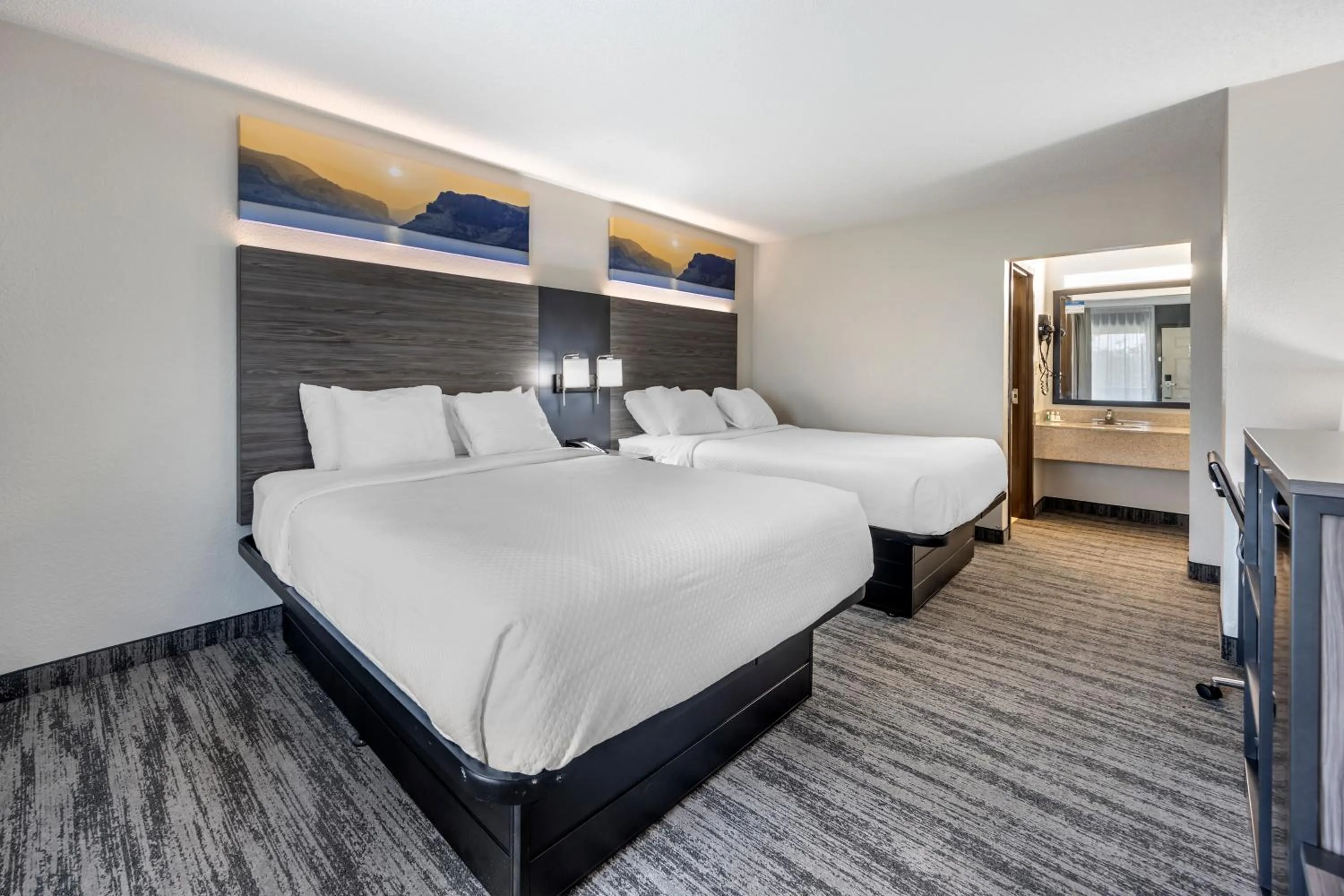 Photo of the whole room, Bed in Quality Inn Glasgow