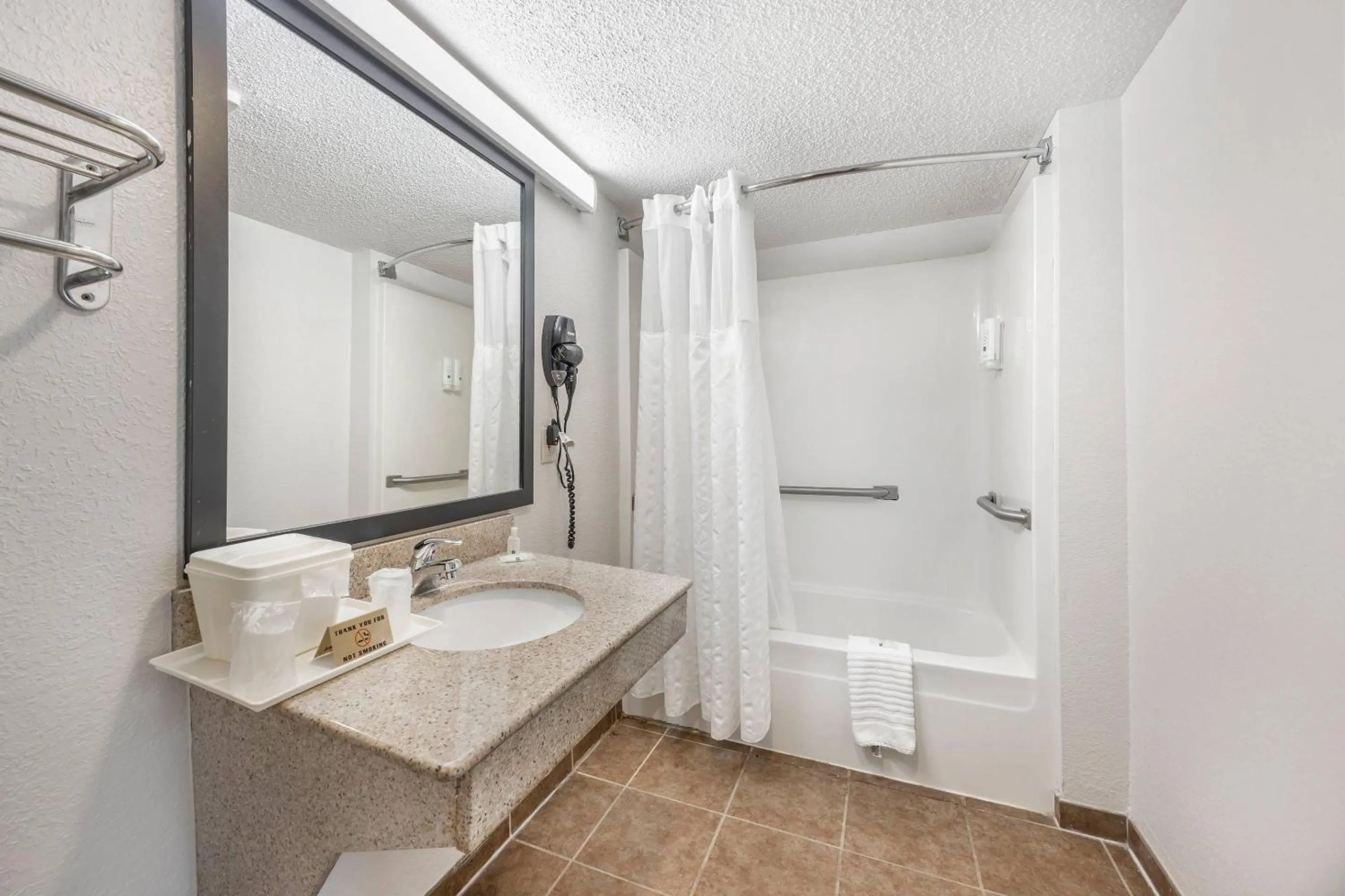 Bedroom in Quality Inn Glasgow