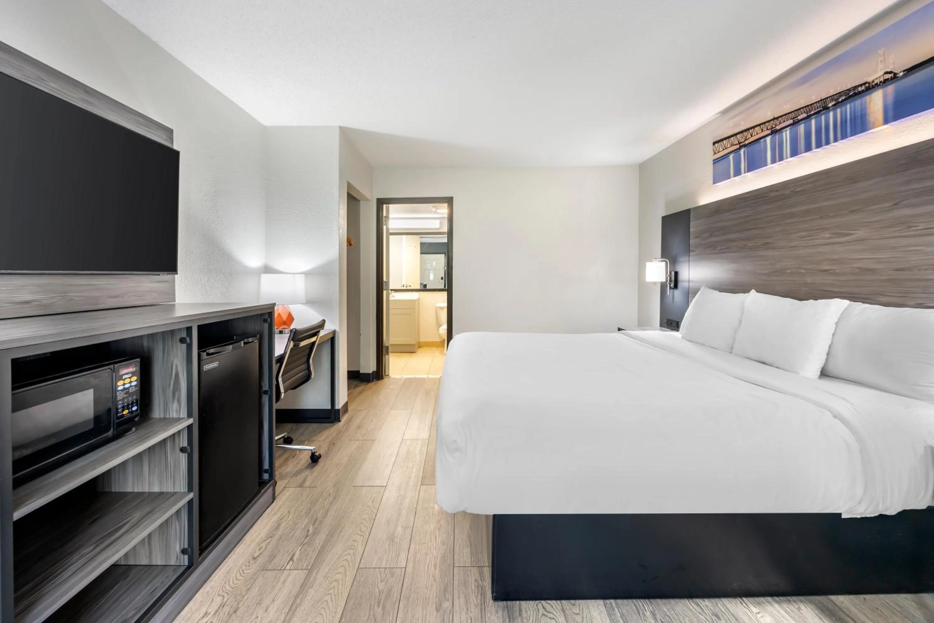 TV and multimedia, Bed in Quality Inn Glasgow