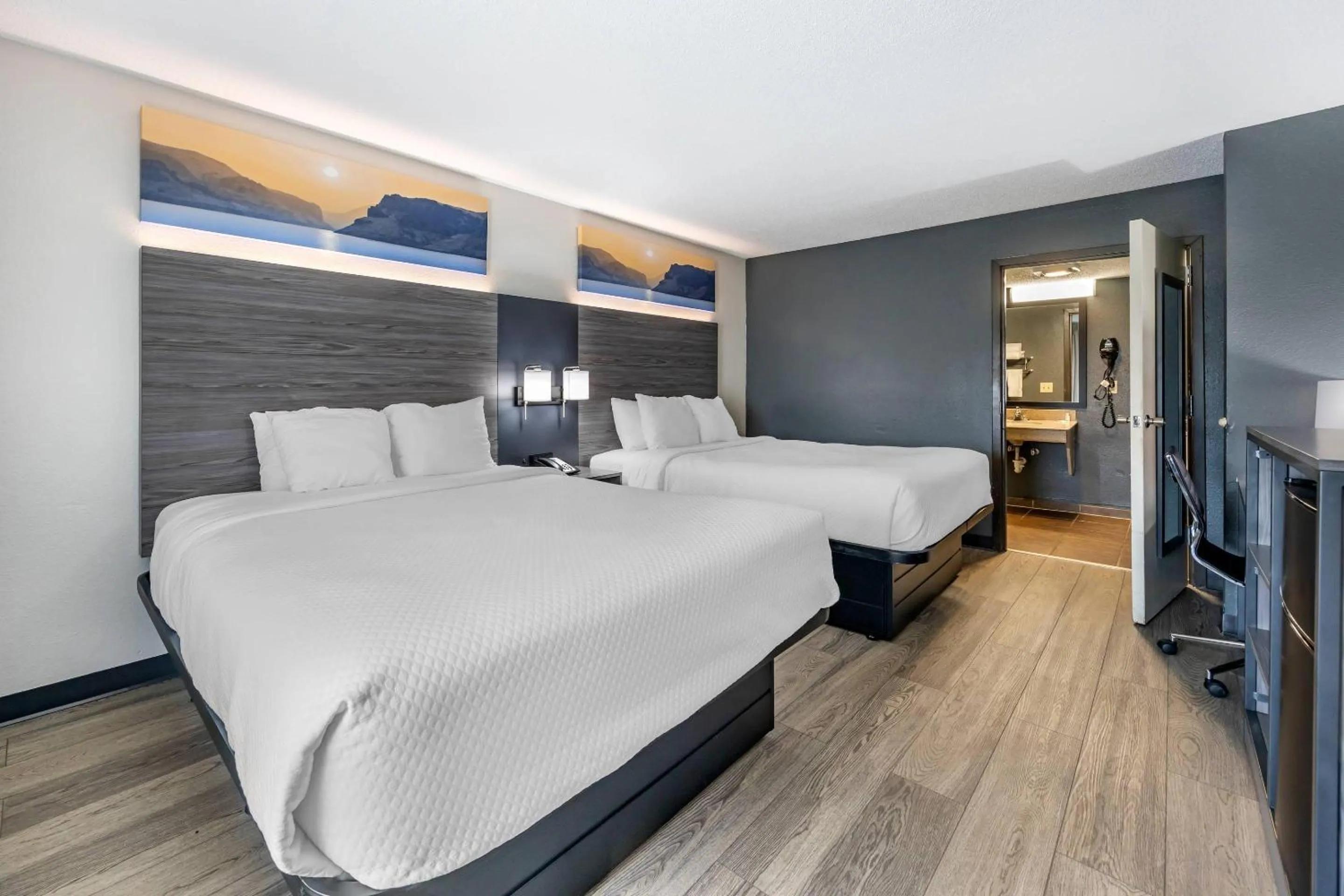 Bedroom, Bed in Quality Inn Glasgow