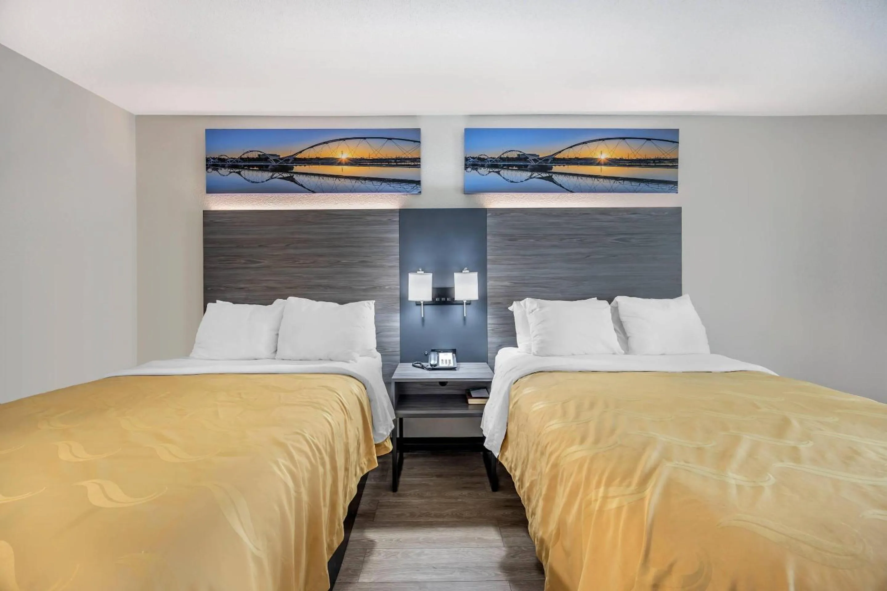 Bedroom, Bed in Quality Inn Glasgow