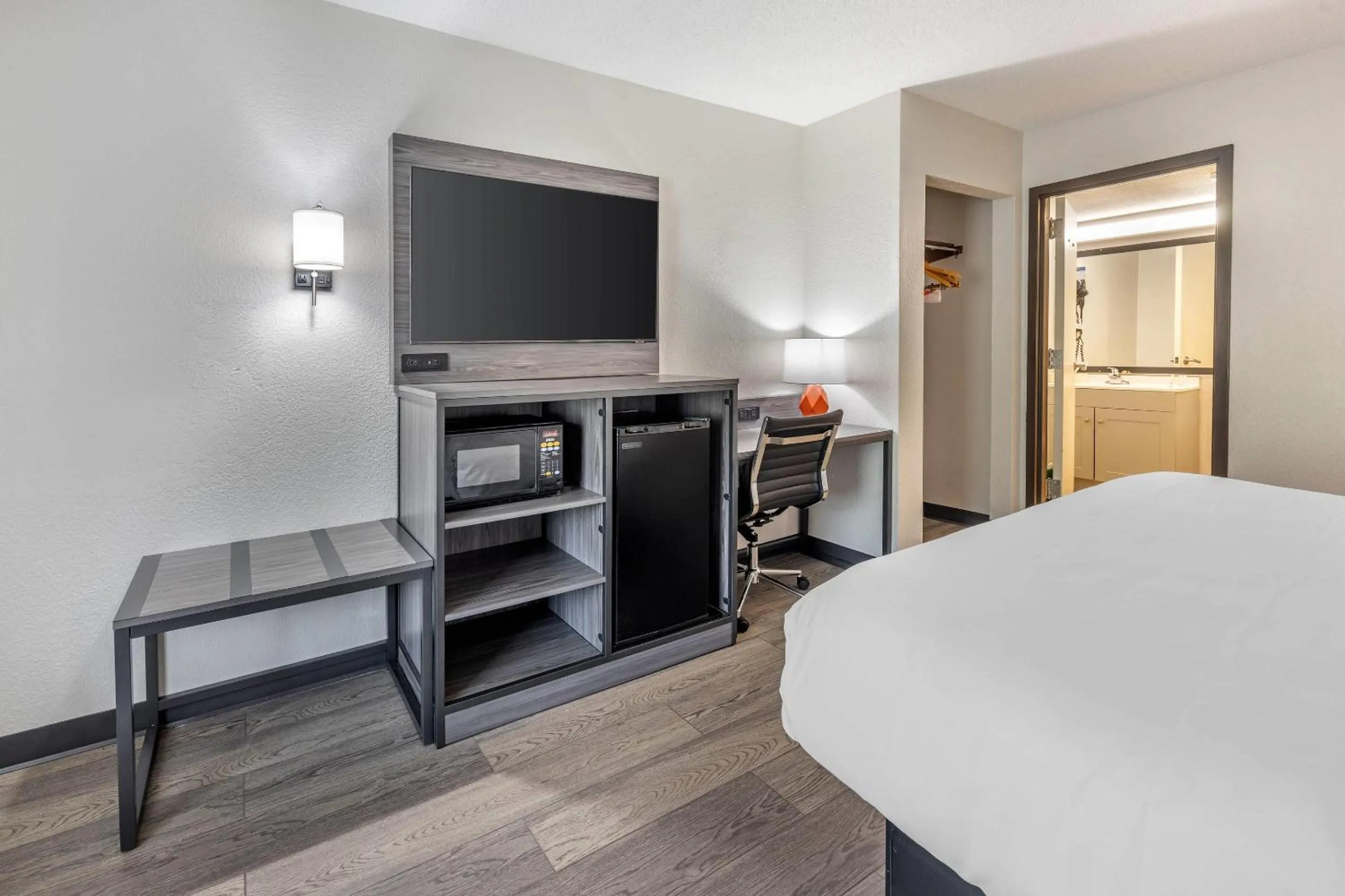 Bedroom, Bed in Quality Inn Glasgow