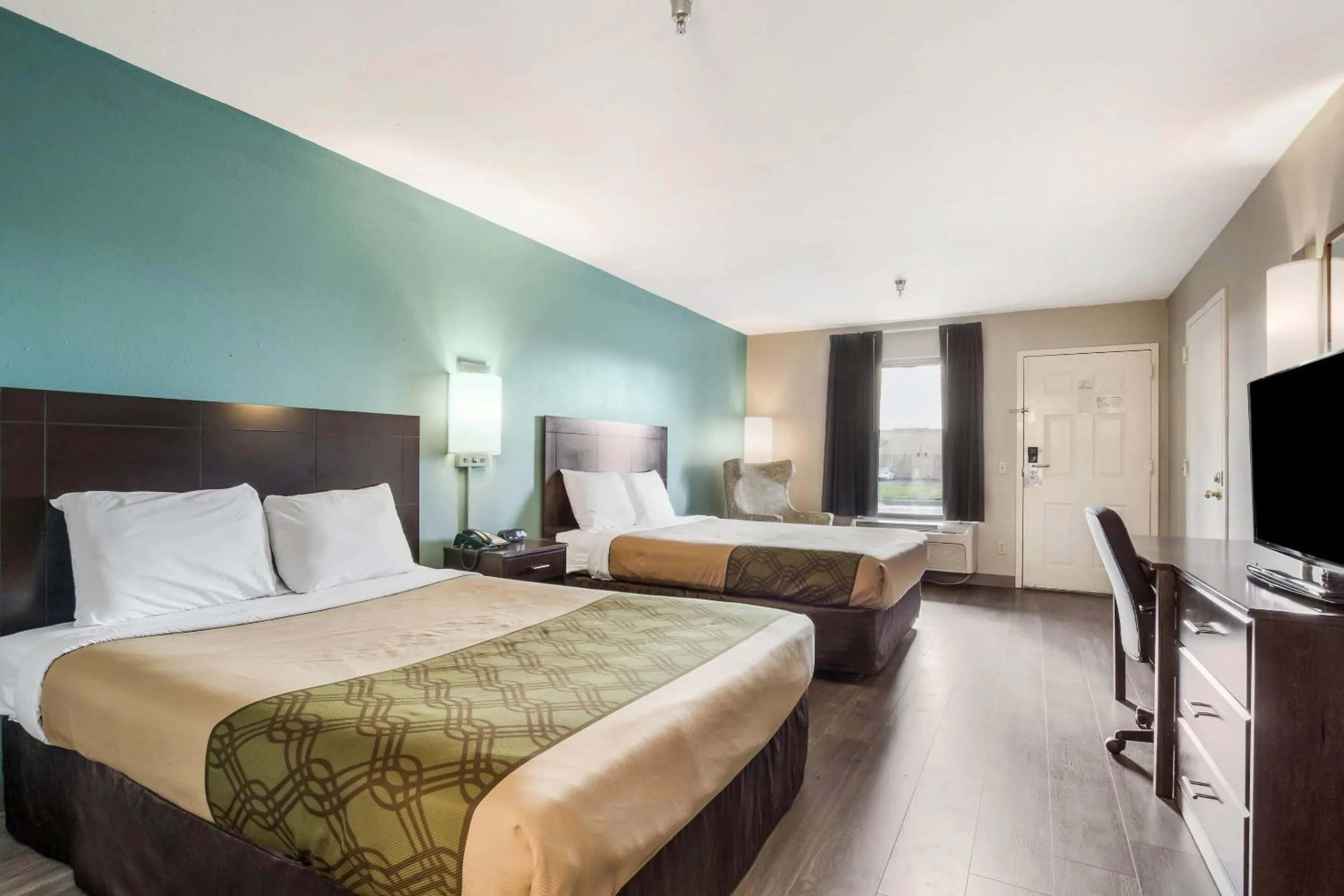 Bedroom, Bed in Econo Lodge Inn & Suites I-65