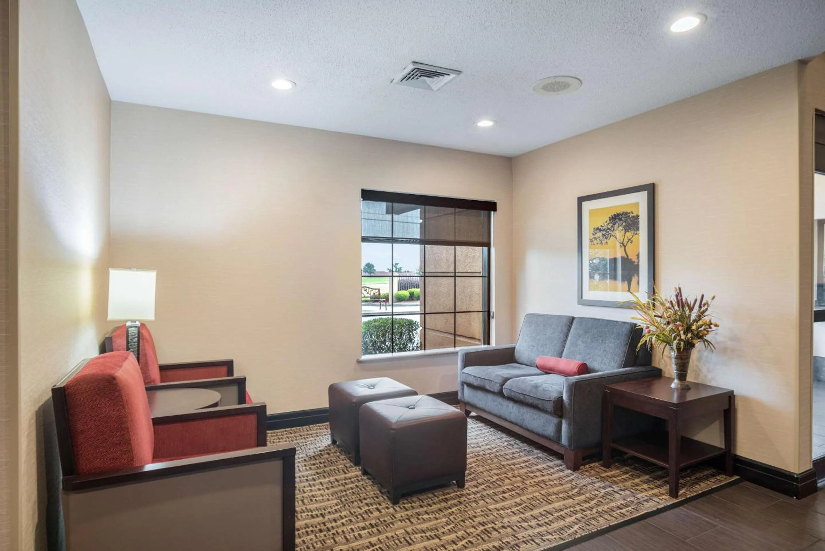 Lobby or reception in Comfort Suites Monroe