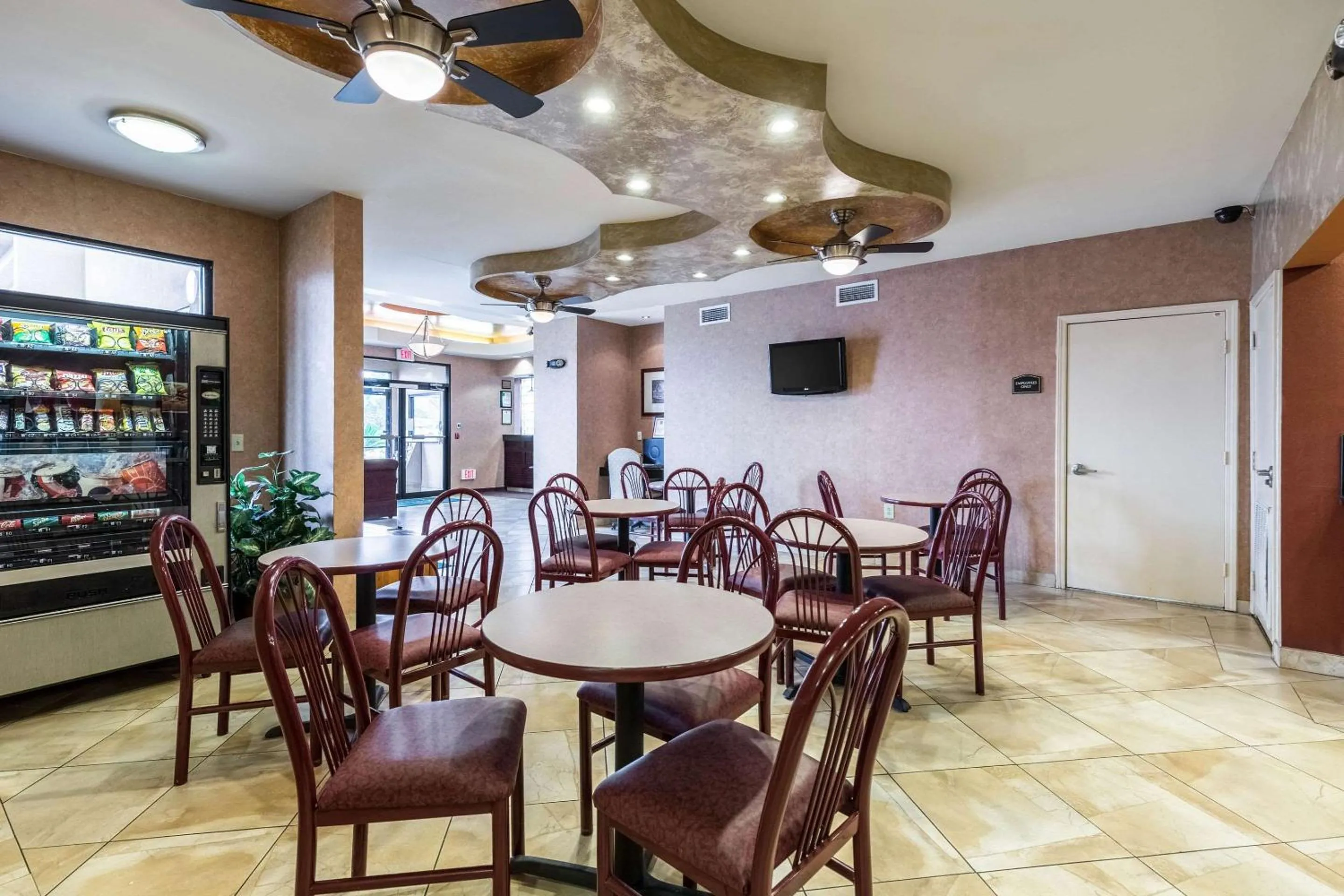 Restaurant/places to eat in Quality Inn Alexandria