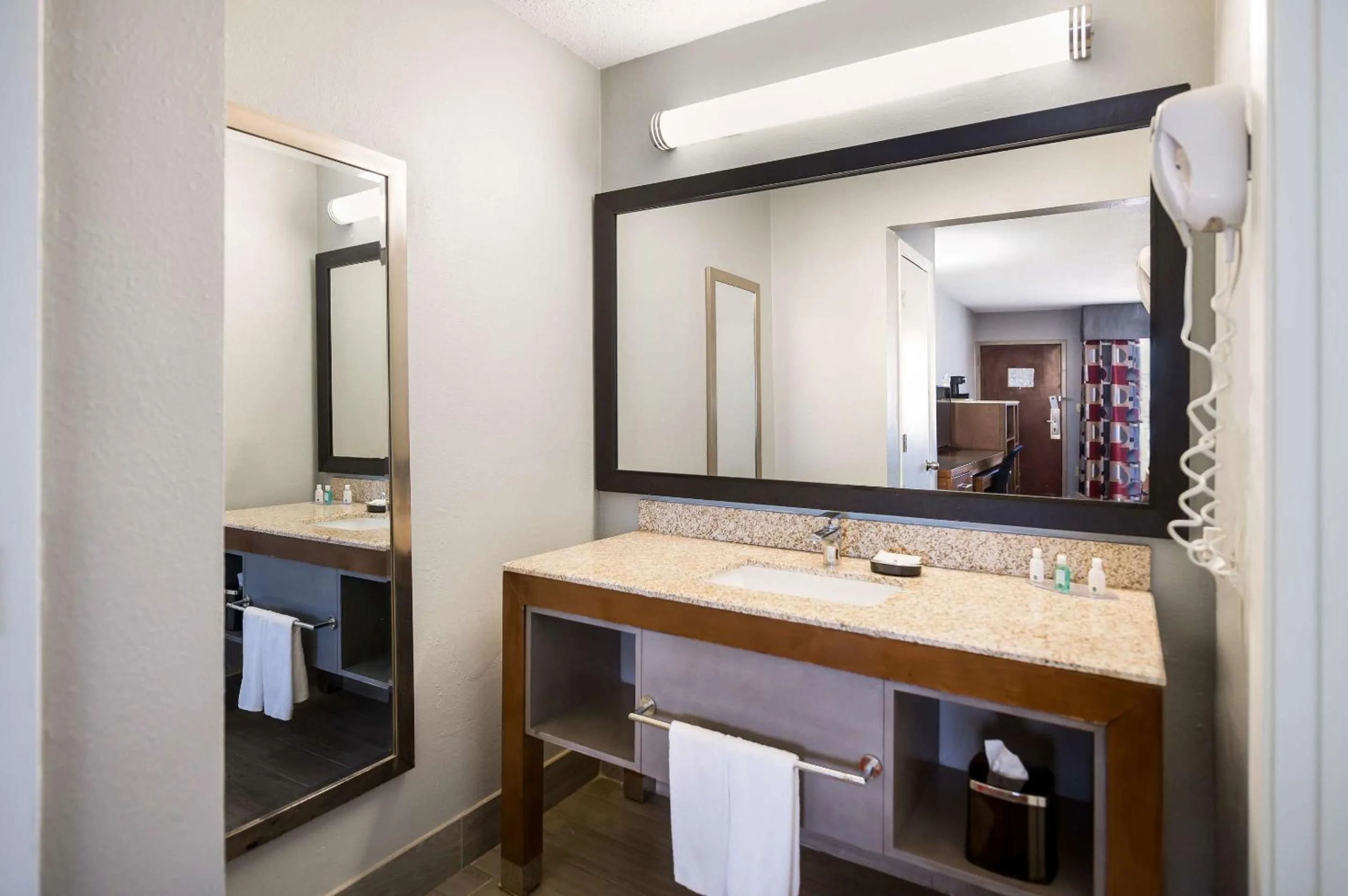 Bedroom in Quality Inn near Parc Natchitoches