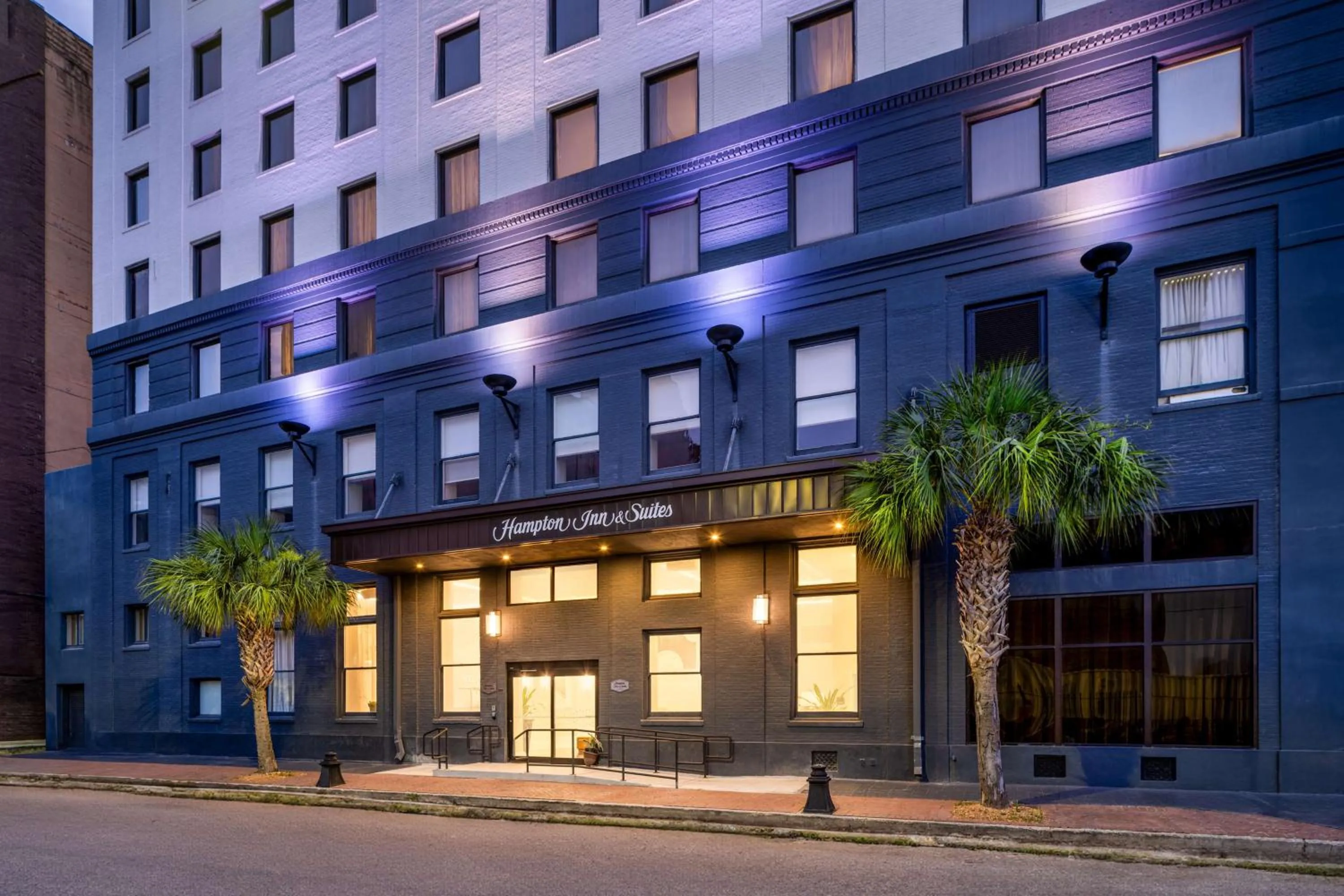 Property building in Hampton Inn & Suites New Orleans Canal St. French Quarter