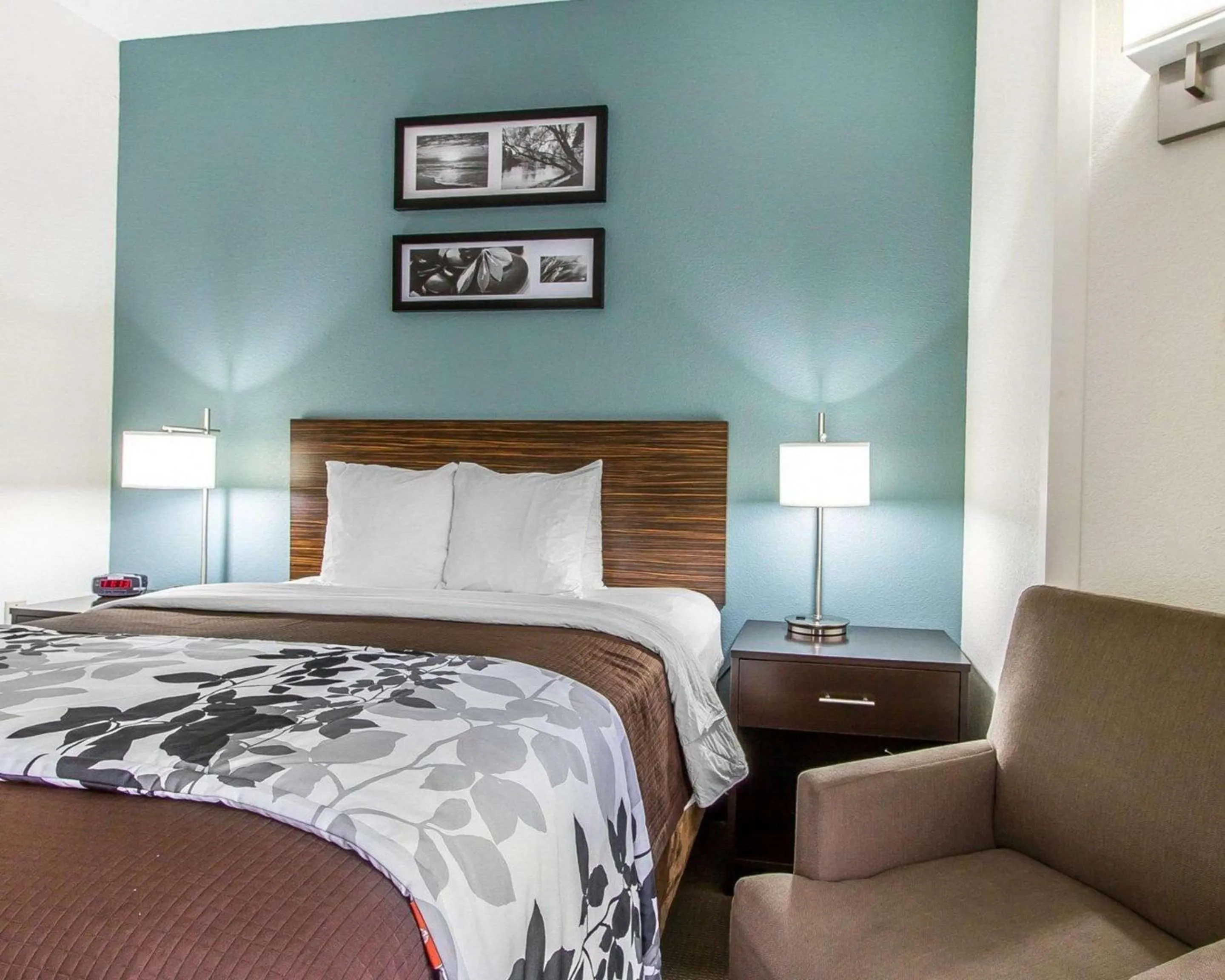 Photo of the whole room in Sleep Inn Scott-Lafayette West