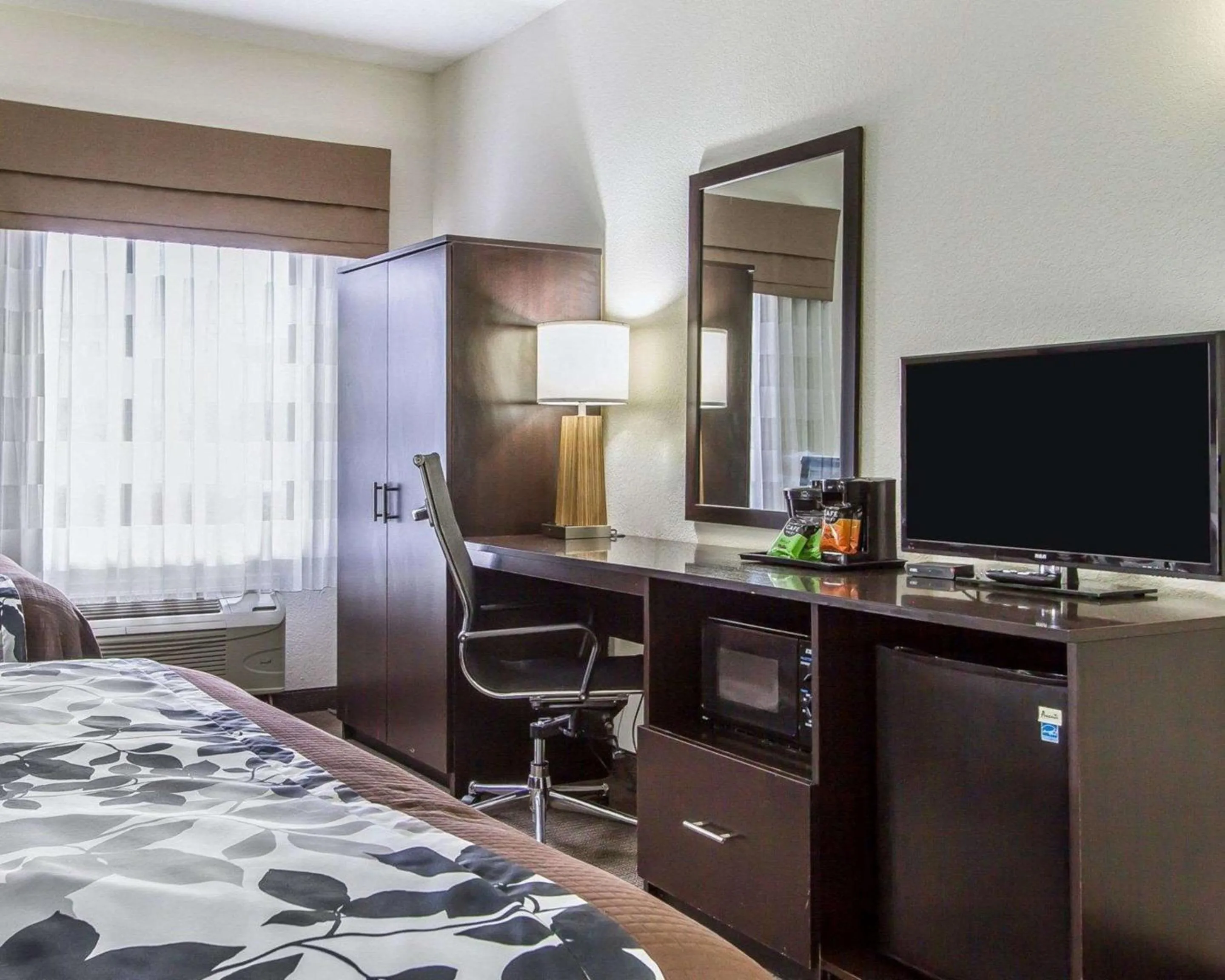 Photo of the whole room in Sleep Inn Scott-Lafayette West