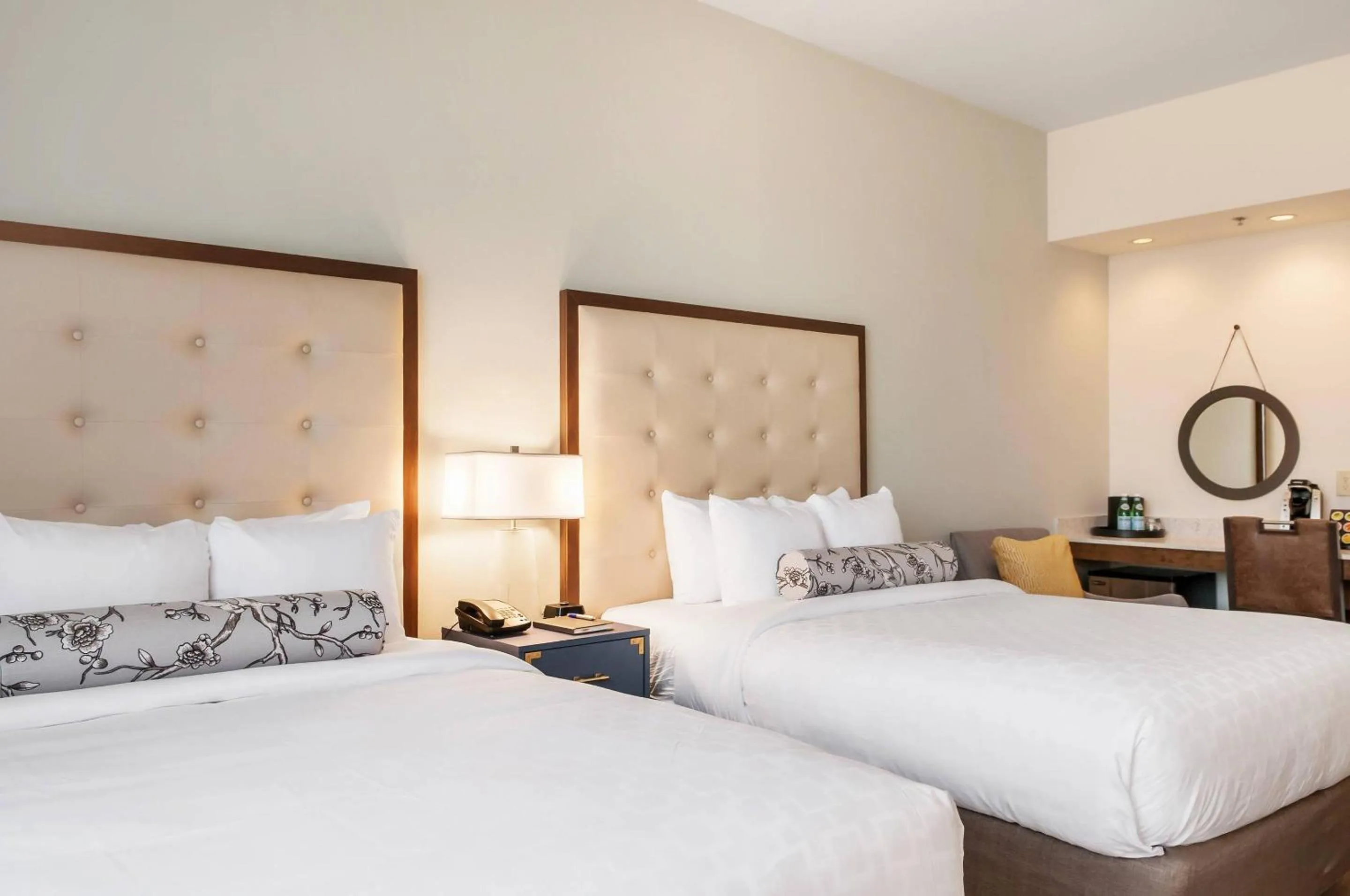 Bedroom, Bed in St Charles Coach House, an Ascend Collection Hotel