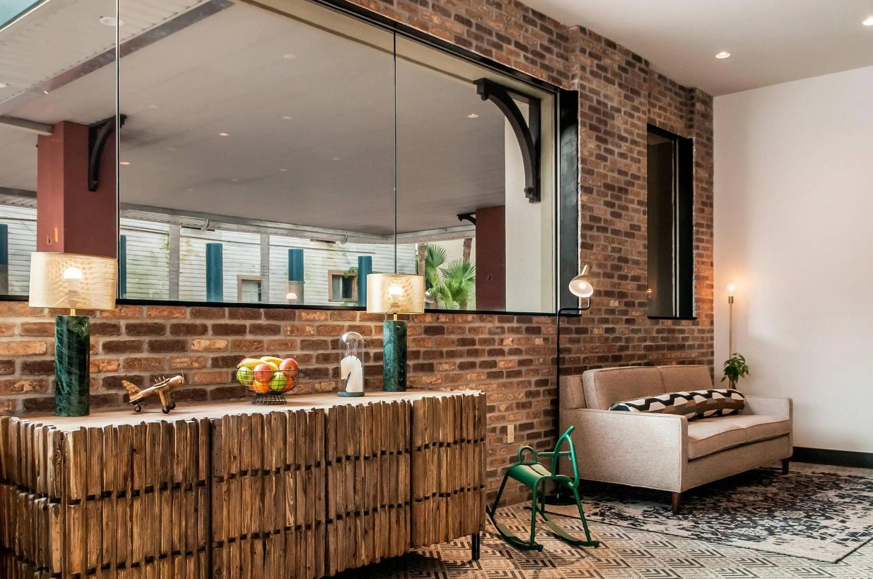 Lobby or reception in St Charles Coach House, an Ascend Collection Hotel