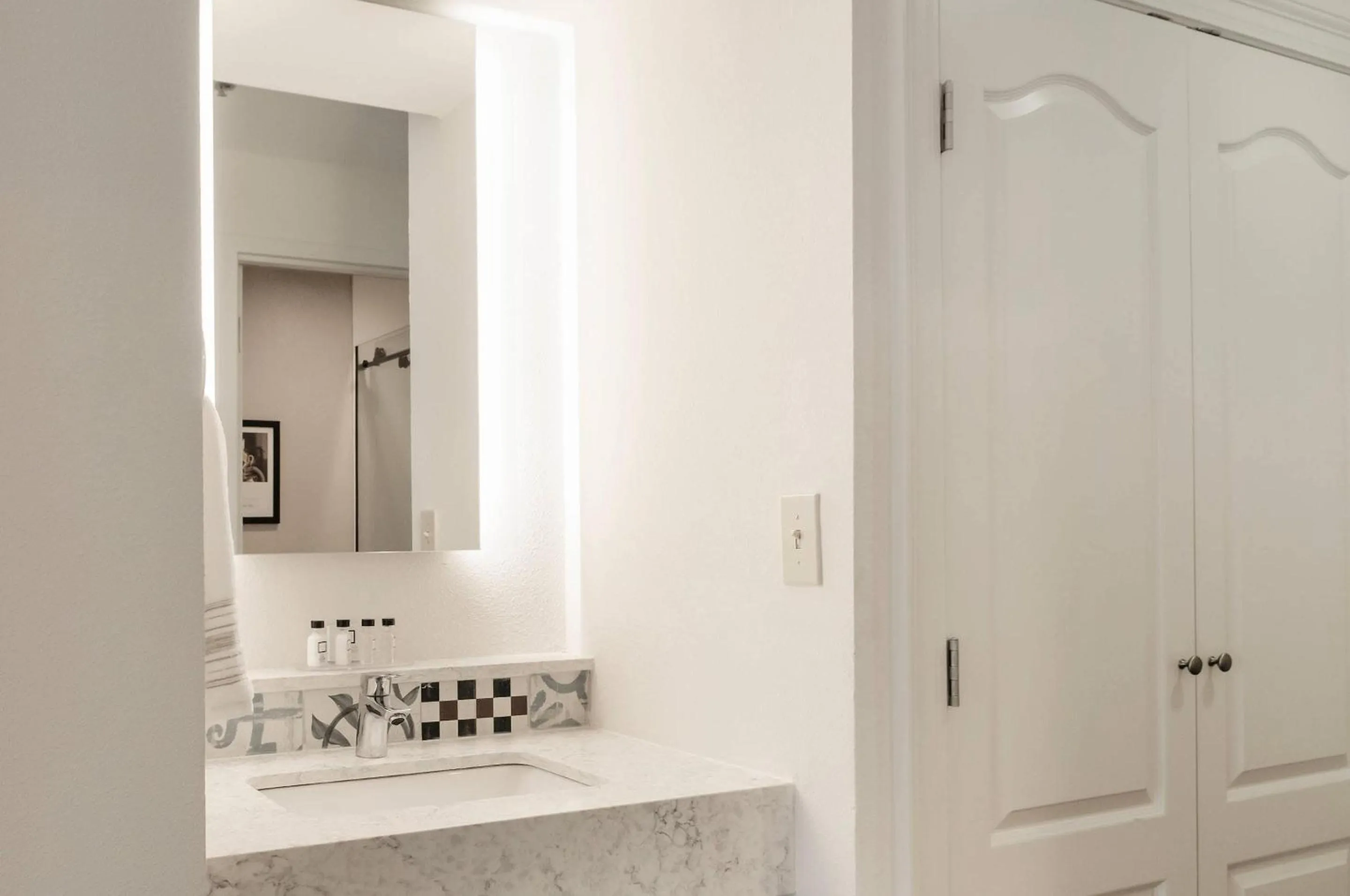 Bedroom in St Charles Coach House, an Ascend Collection Hotel