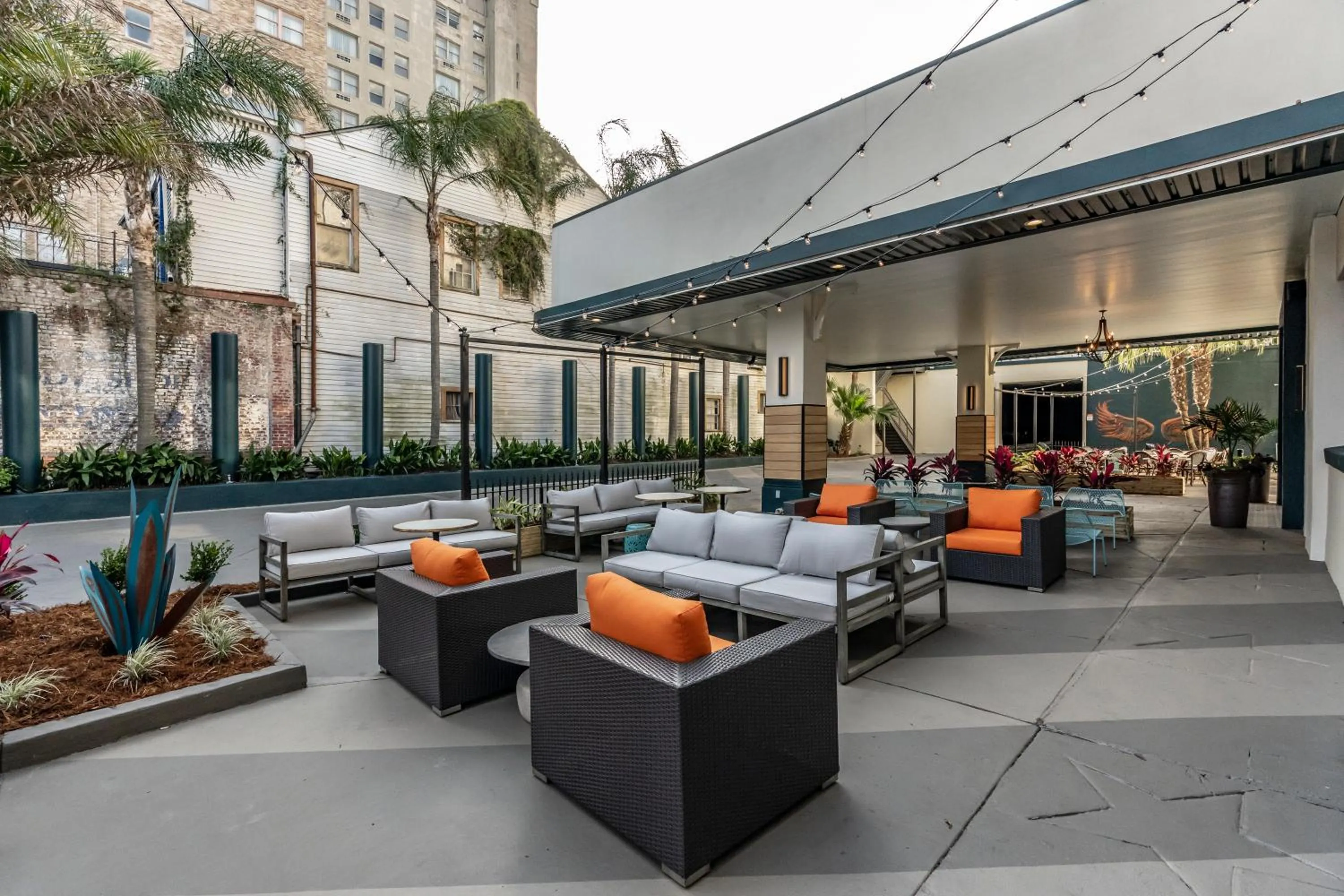 Patio in St Charles Coach House, an Ascend Collection Hotel