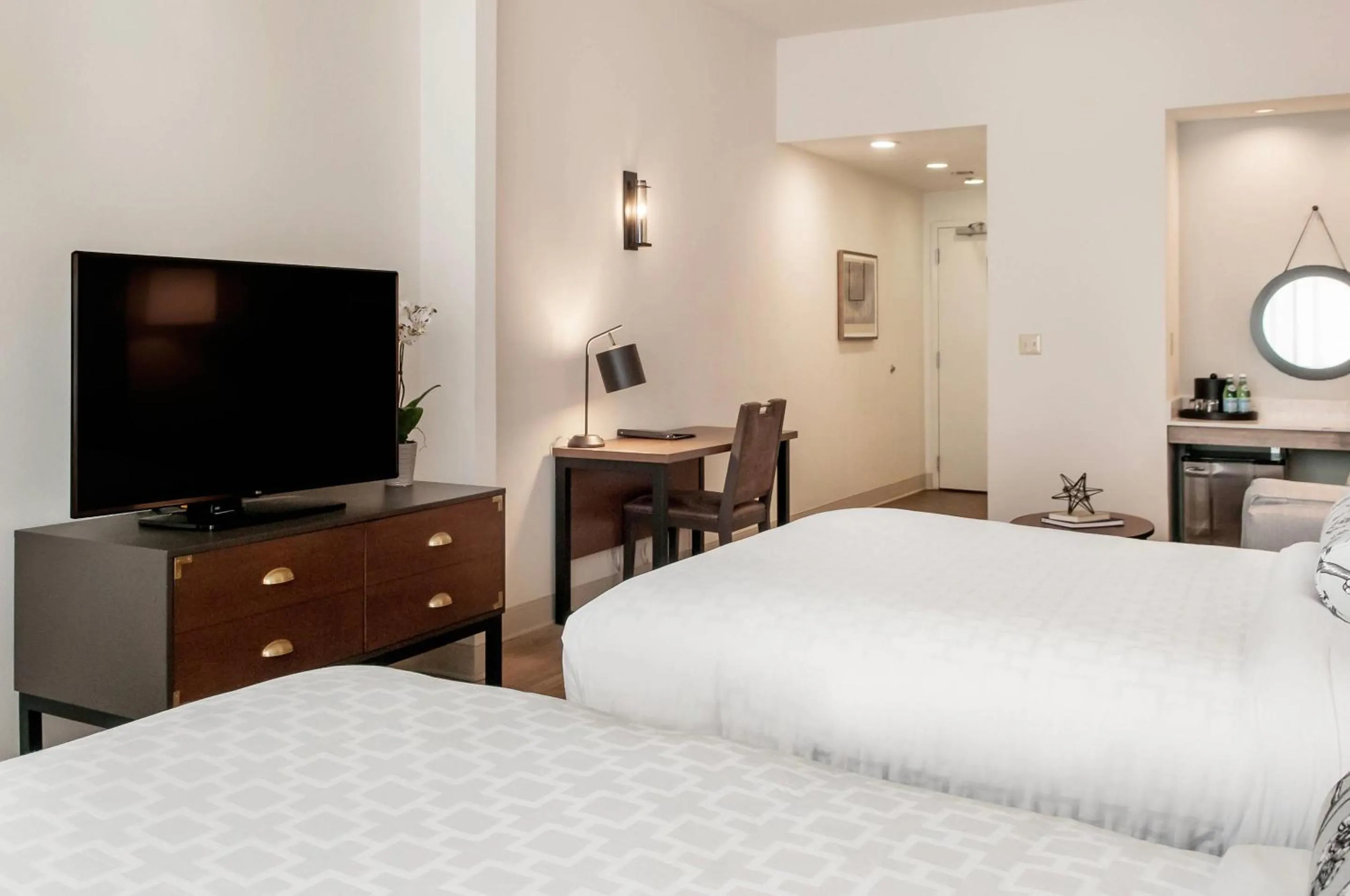 Bedroom, Bed in St Charles Coach House, an Ascend Collection Hotel