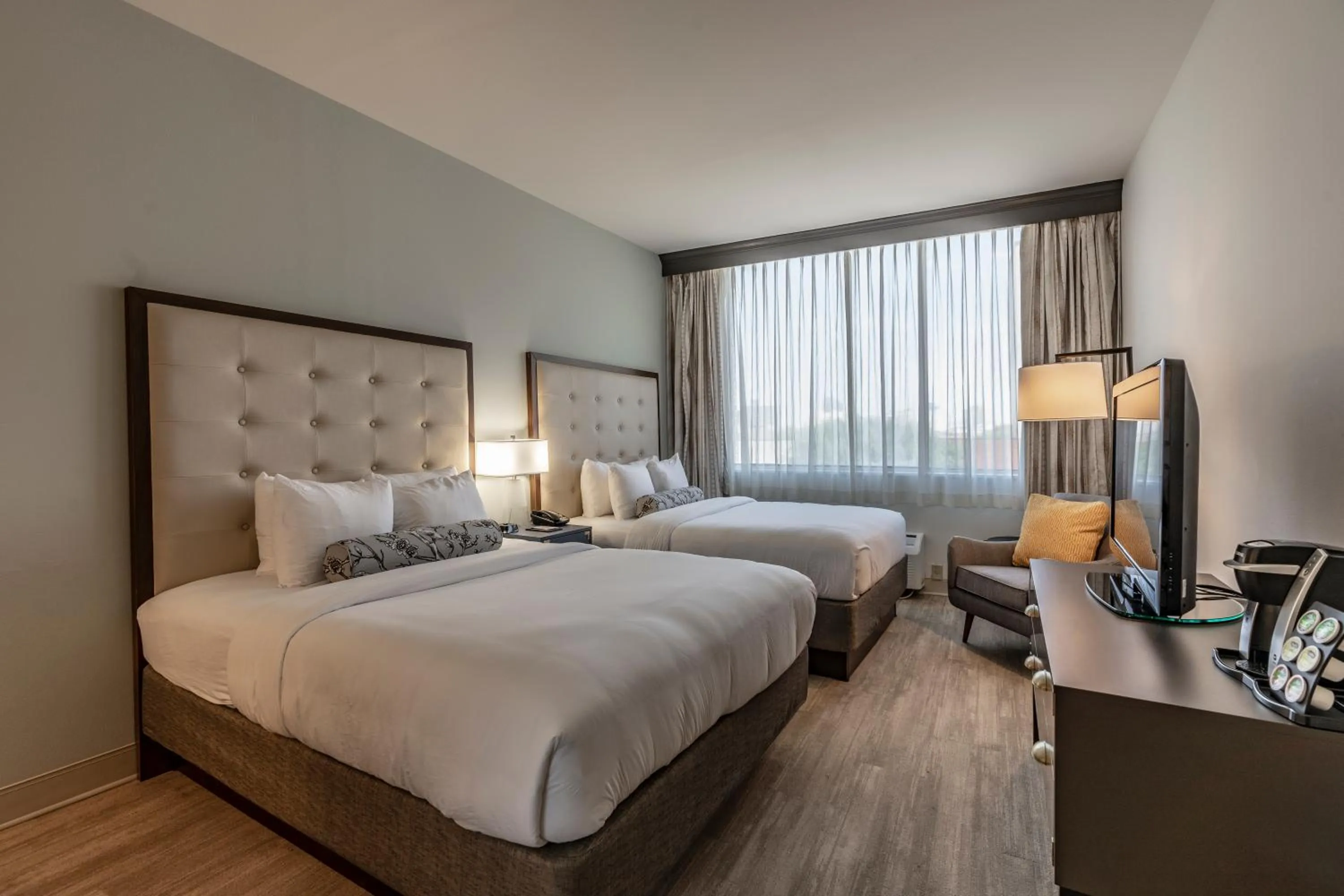 Bedroom, Bed in St Charles Coach House, an Ascend Collection Hotel