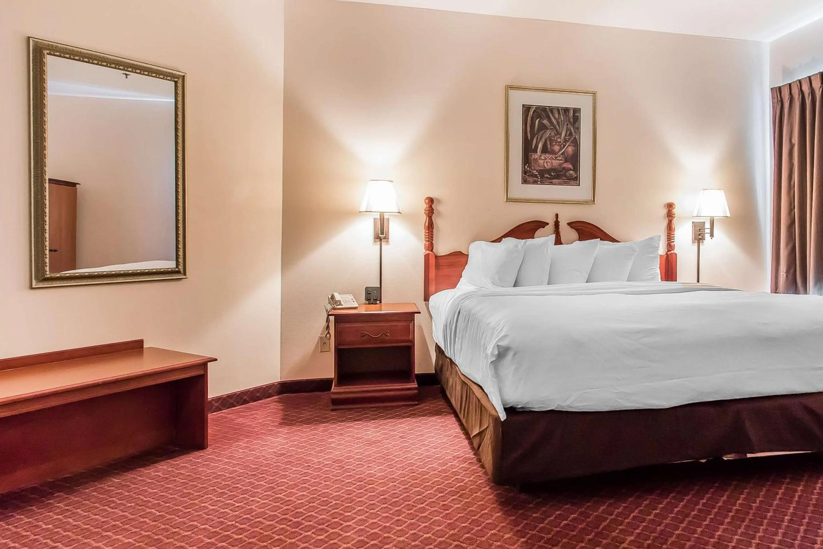 Bedroom, Bed in Quality Suites New Iberia