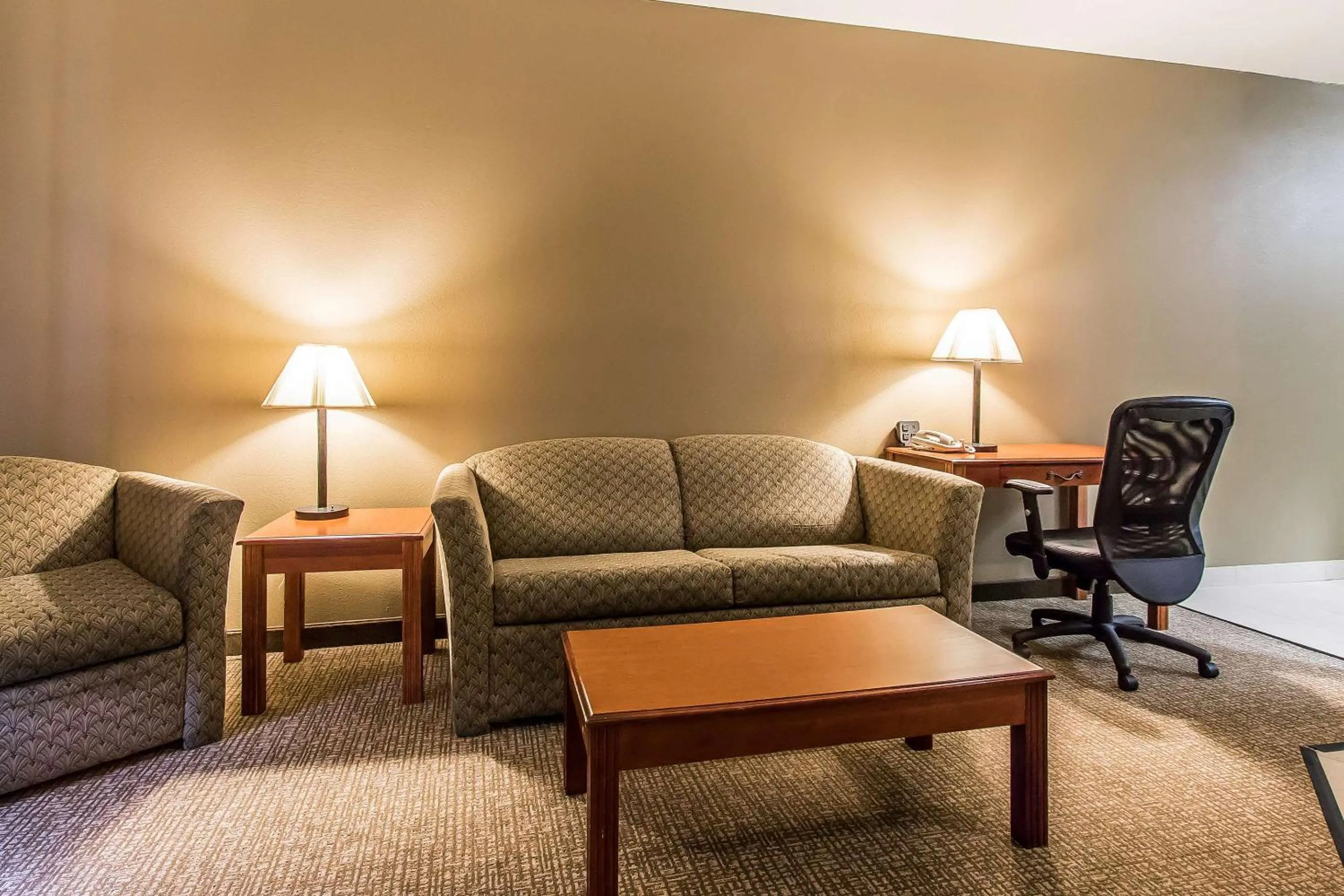 Bedroom in Quality Suites New Iberia