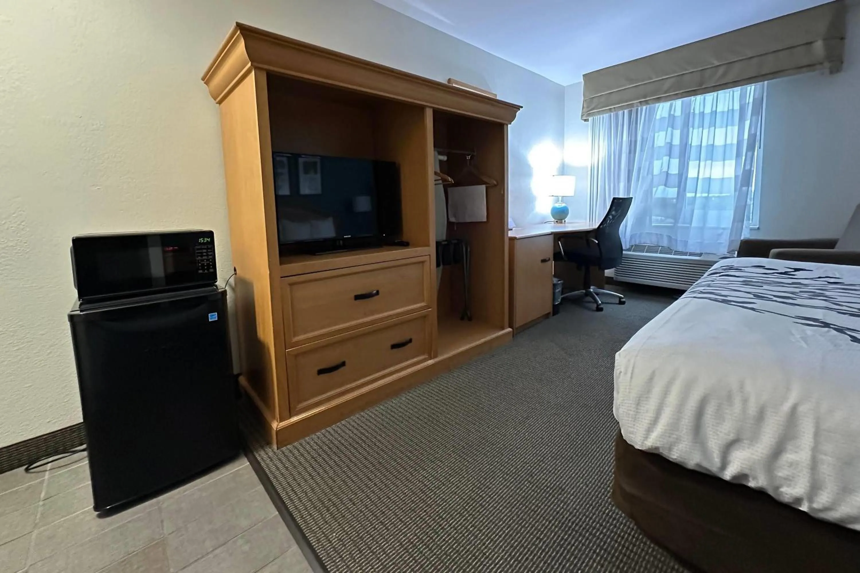 Photo of the whole room, Bed in Baymont by Wyndham Slidell