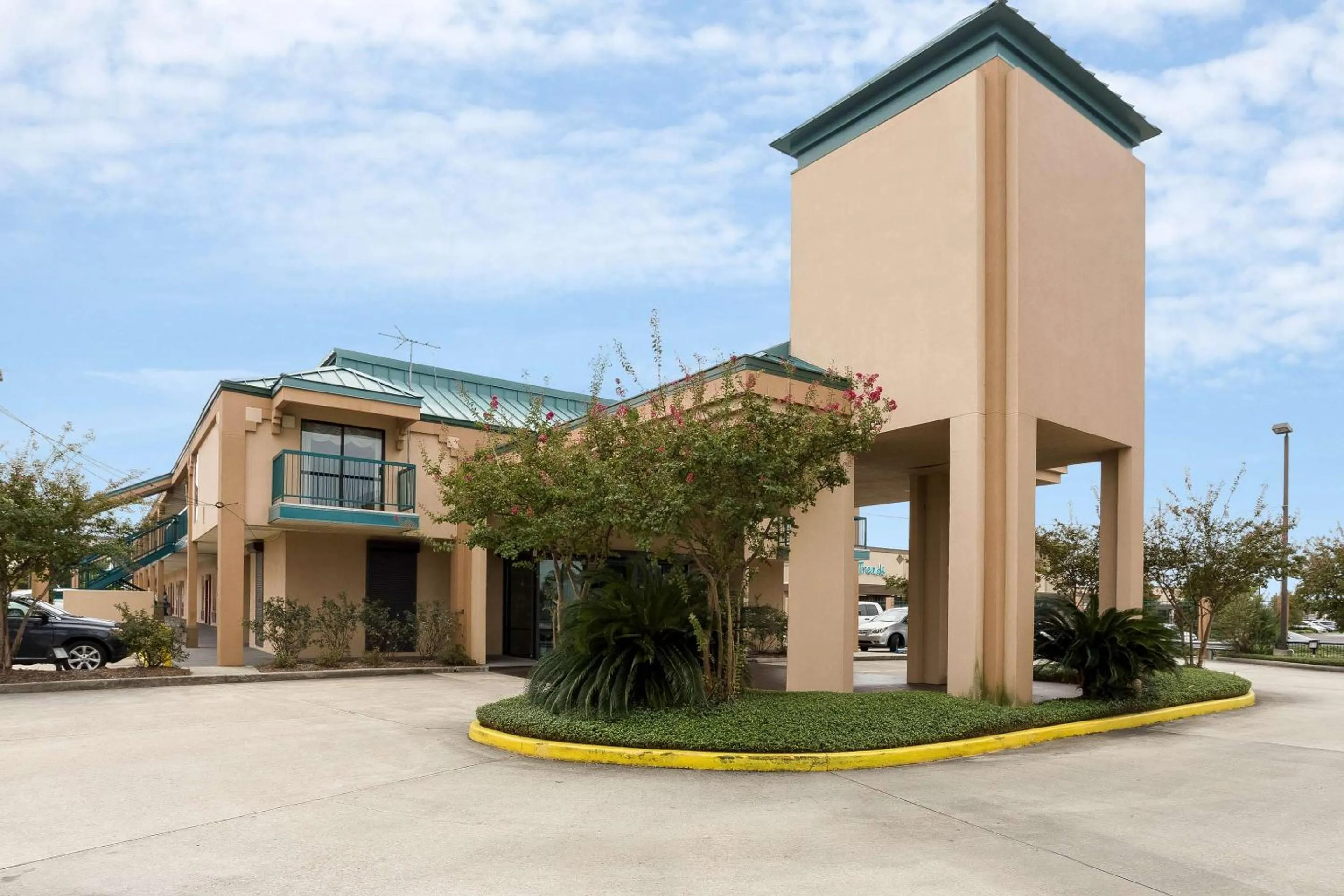 Property building in Rodeway Inn & Suites New Orleans Gentilly