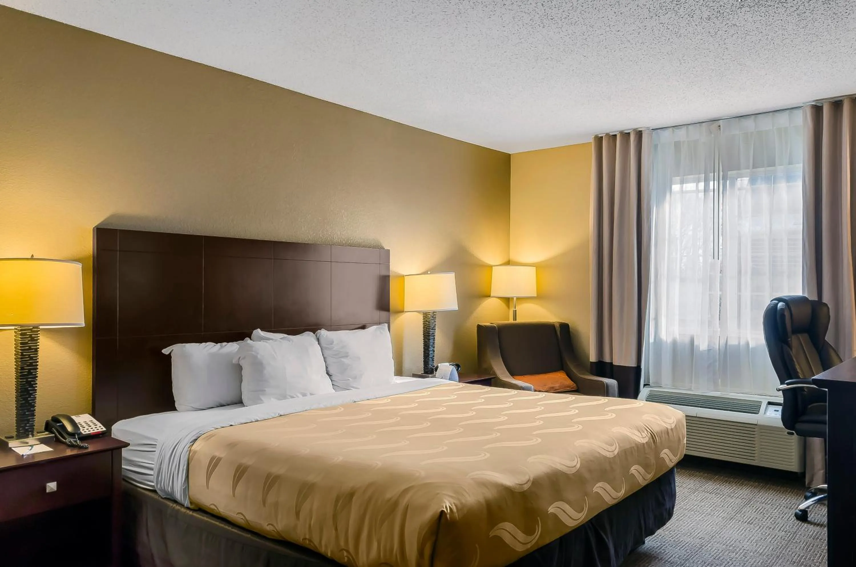 Bed in Quality Inn Ruston