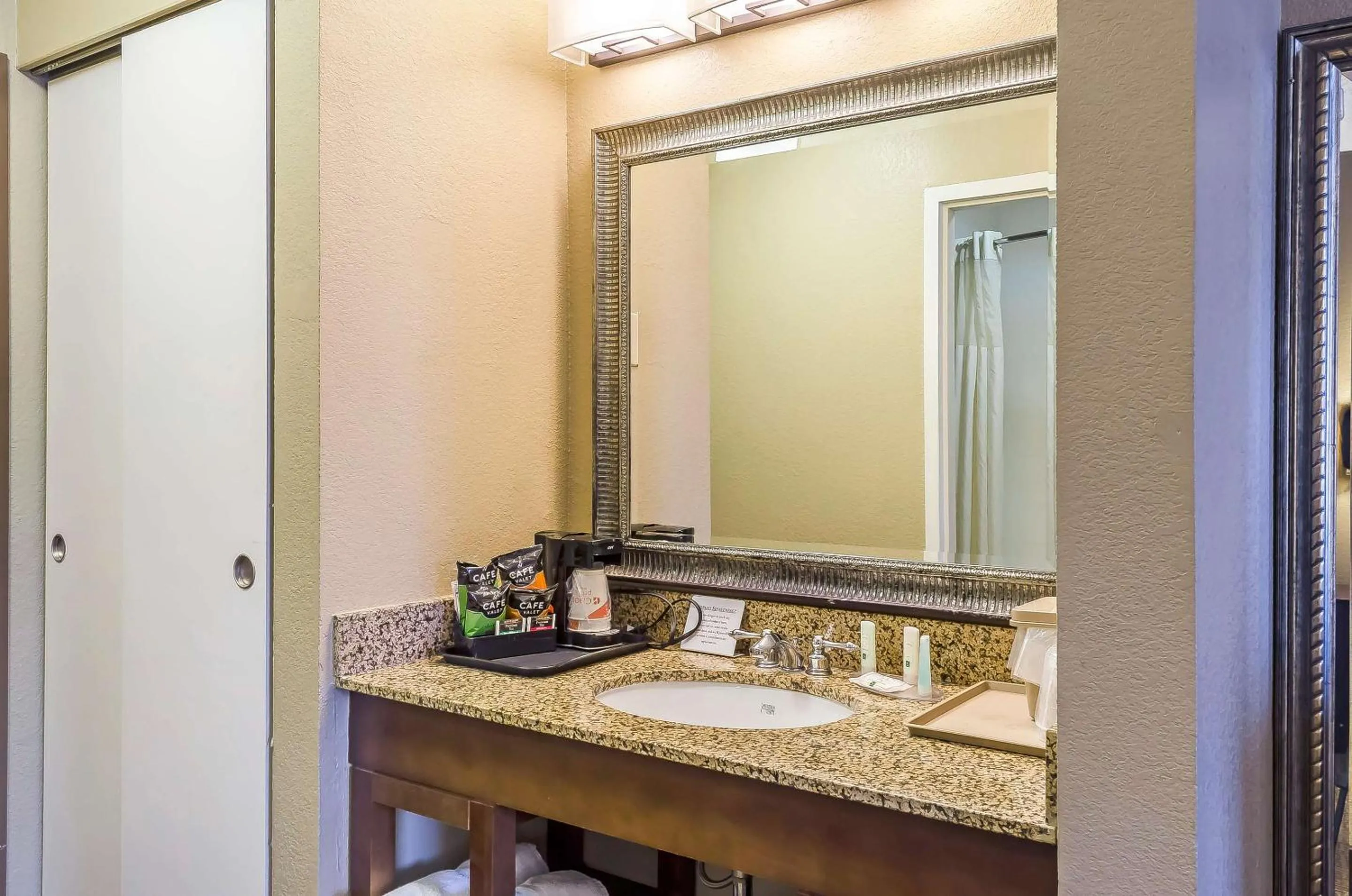 Bedroom in Quality Inn Ruston