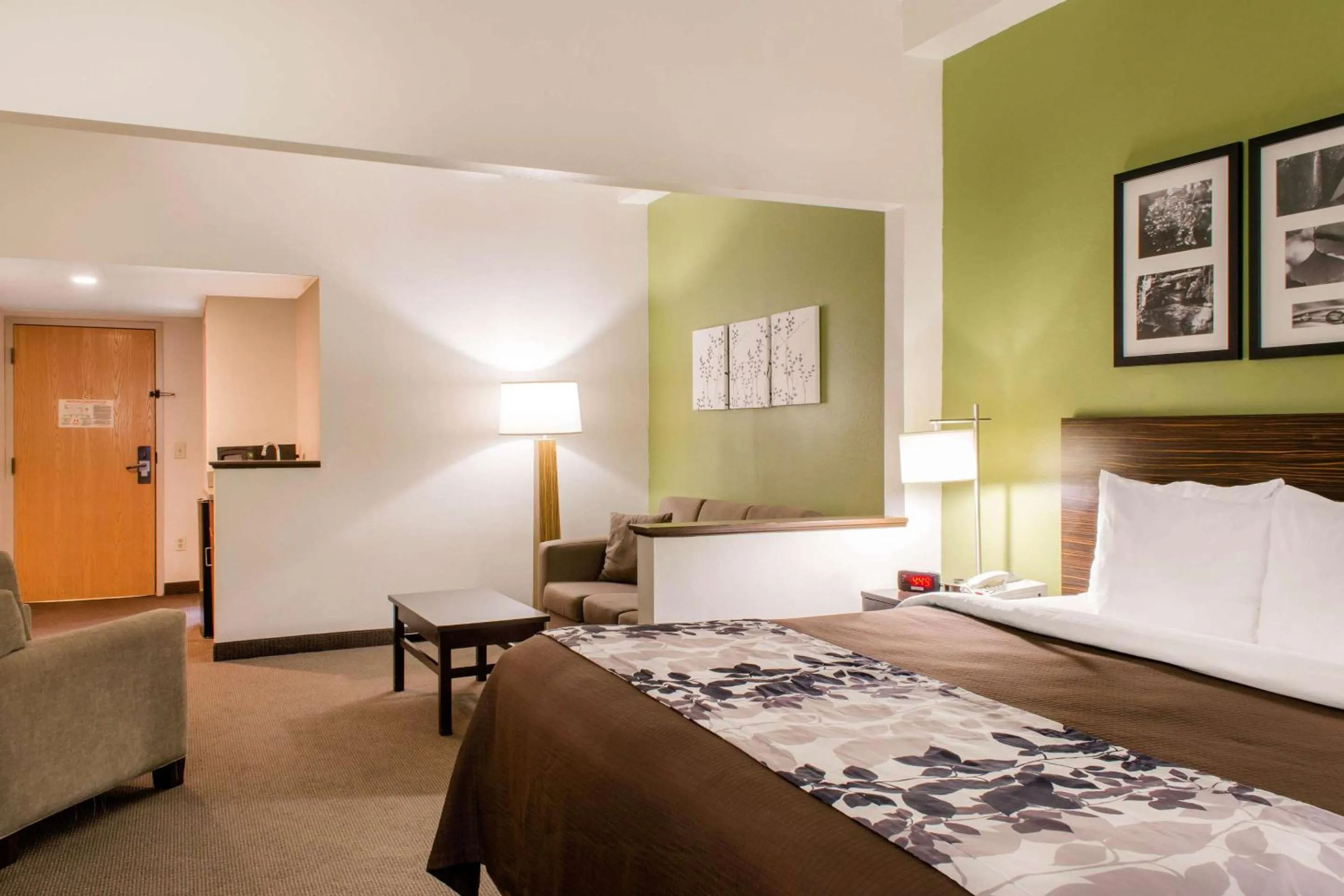 Bedroom, Bed in Sleep Inn & Suites Metairie - New Orleans West