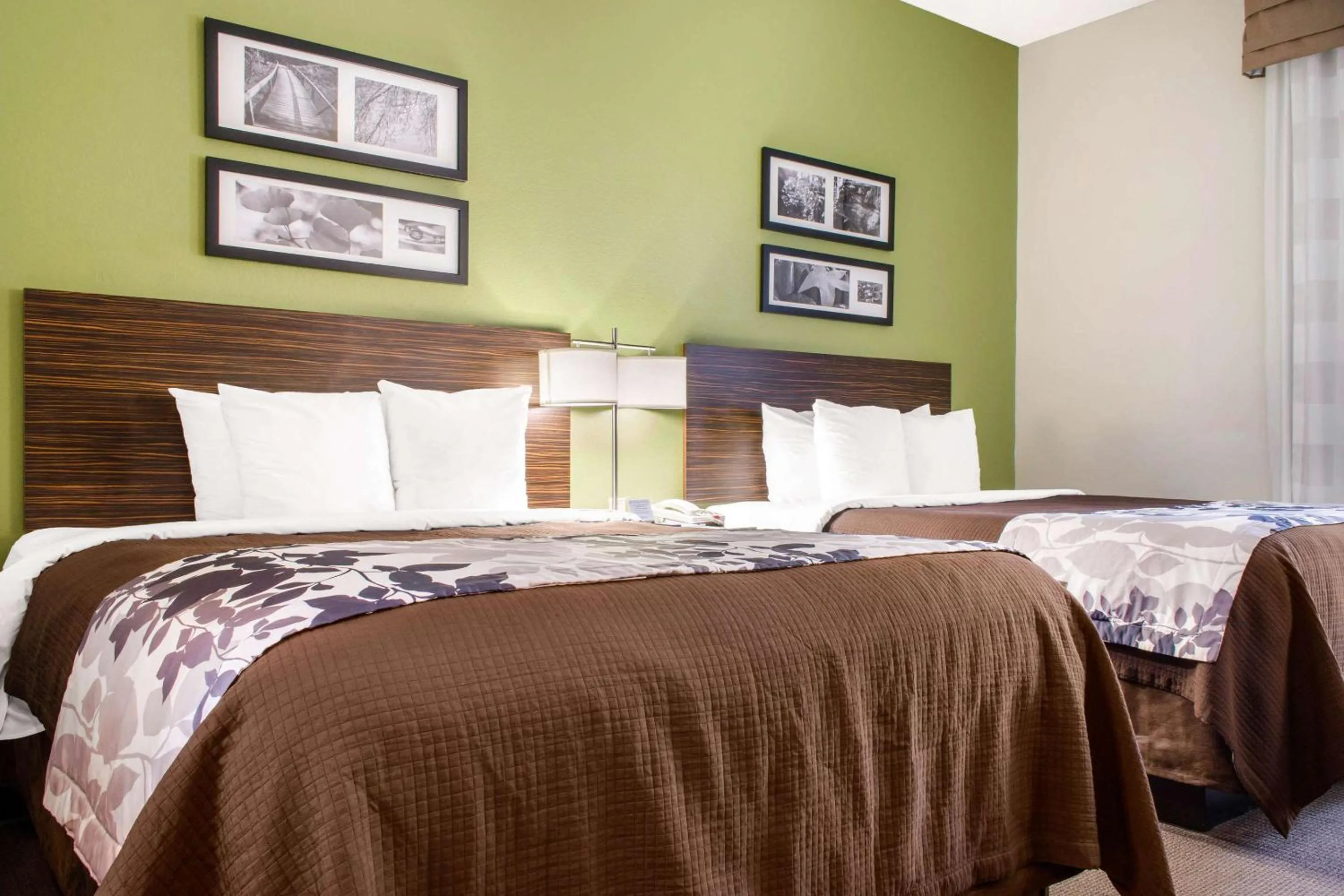 Bedroom, Bed in Sleep Inn & Suites Metairie - New Orleans West