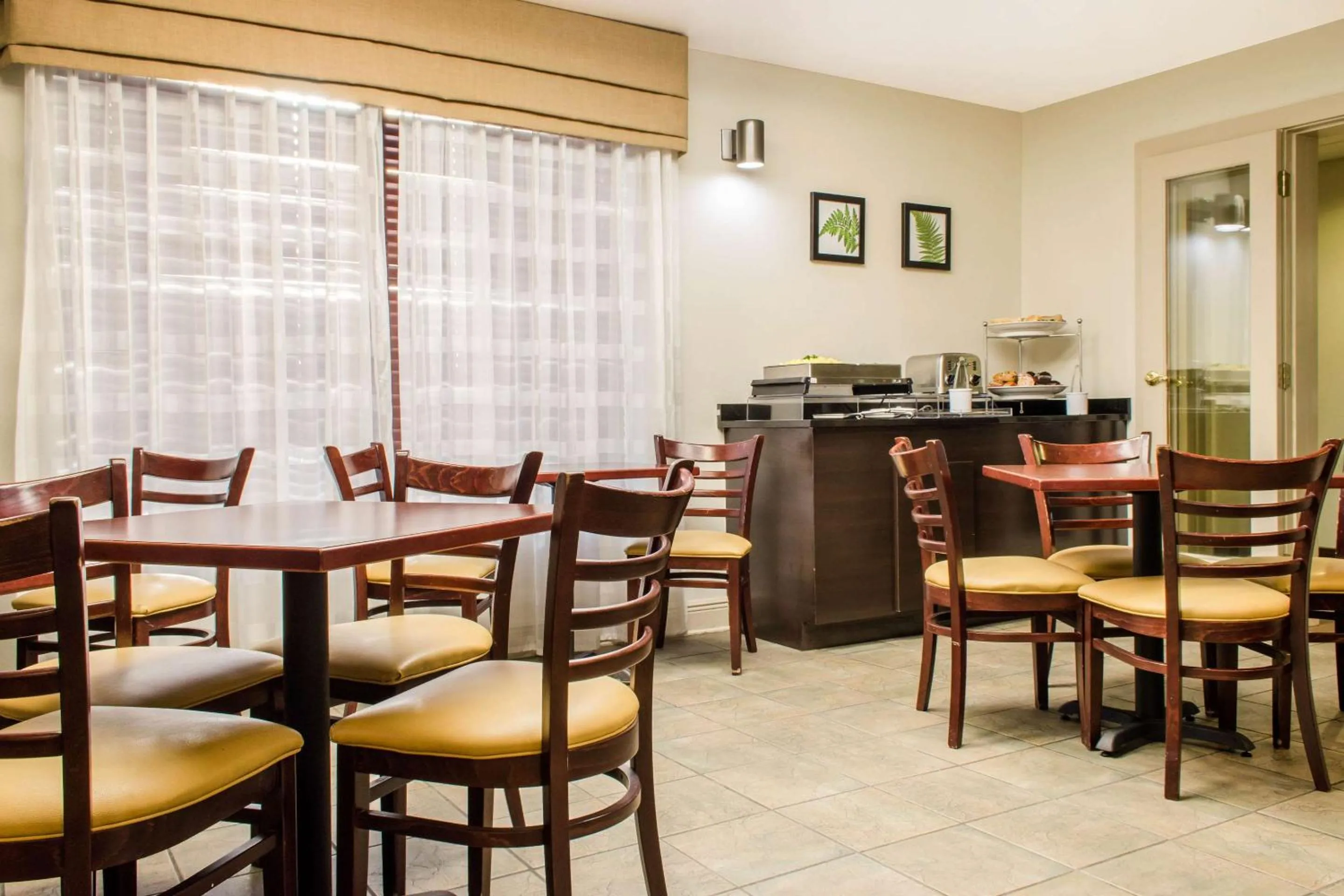 Breakfast in Sleep Inn & Suites Metairie - New Orleans West