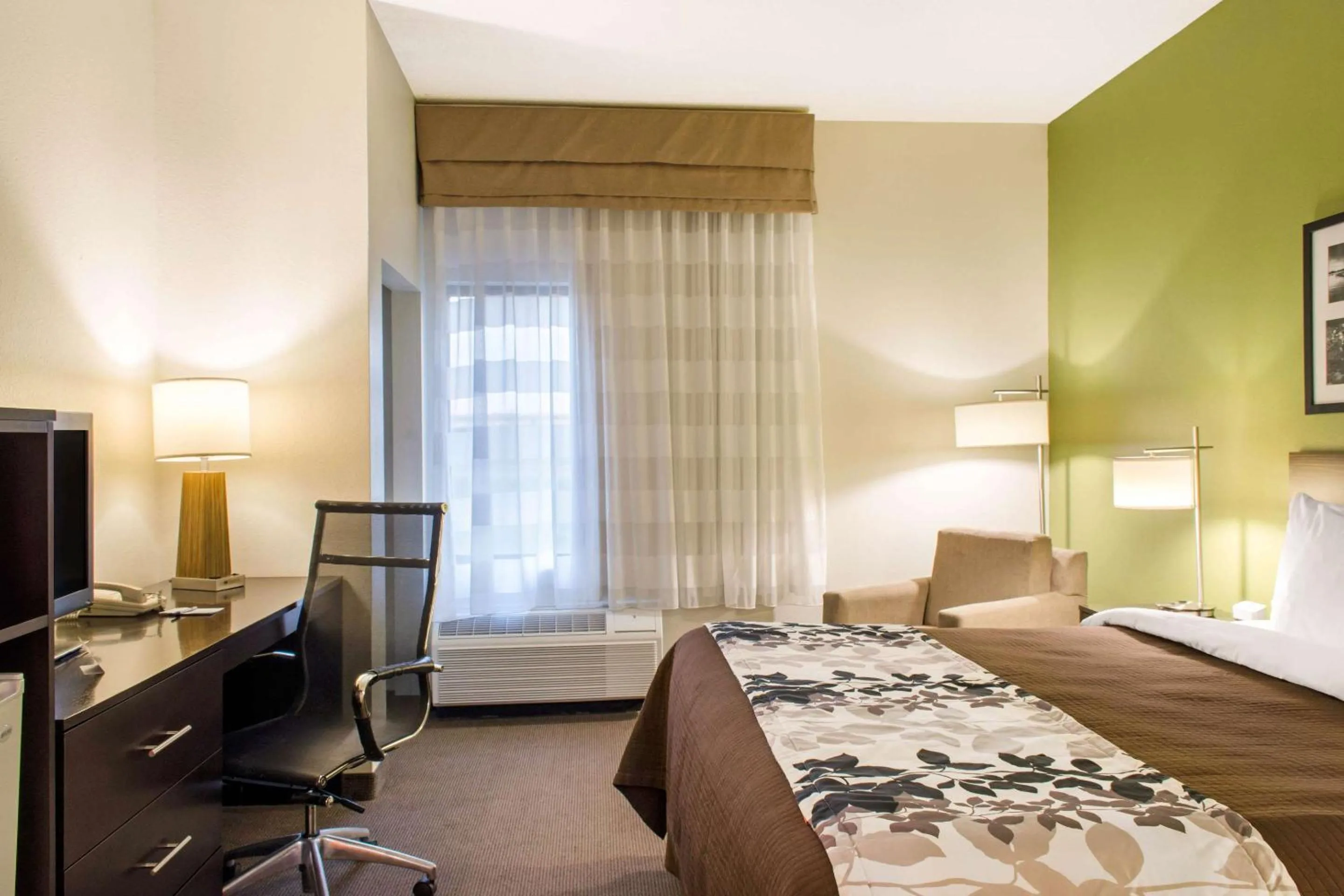 Bedroom, Bed in Sleep Inn & Suites Metairie - New Orleans West