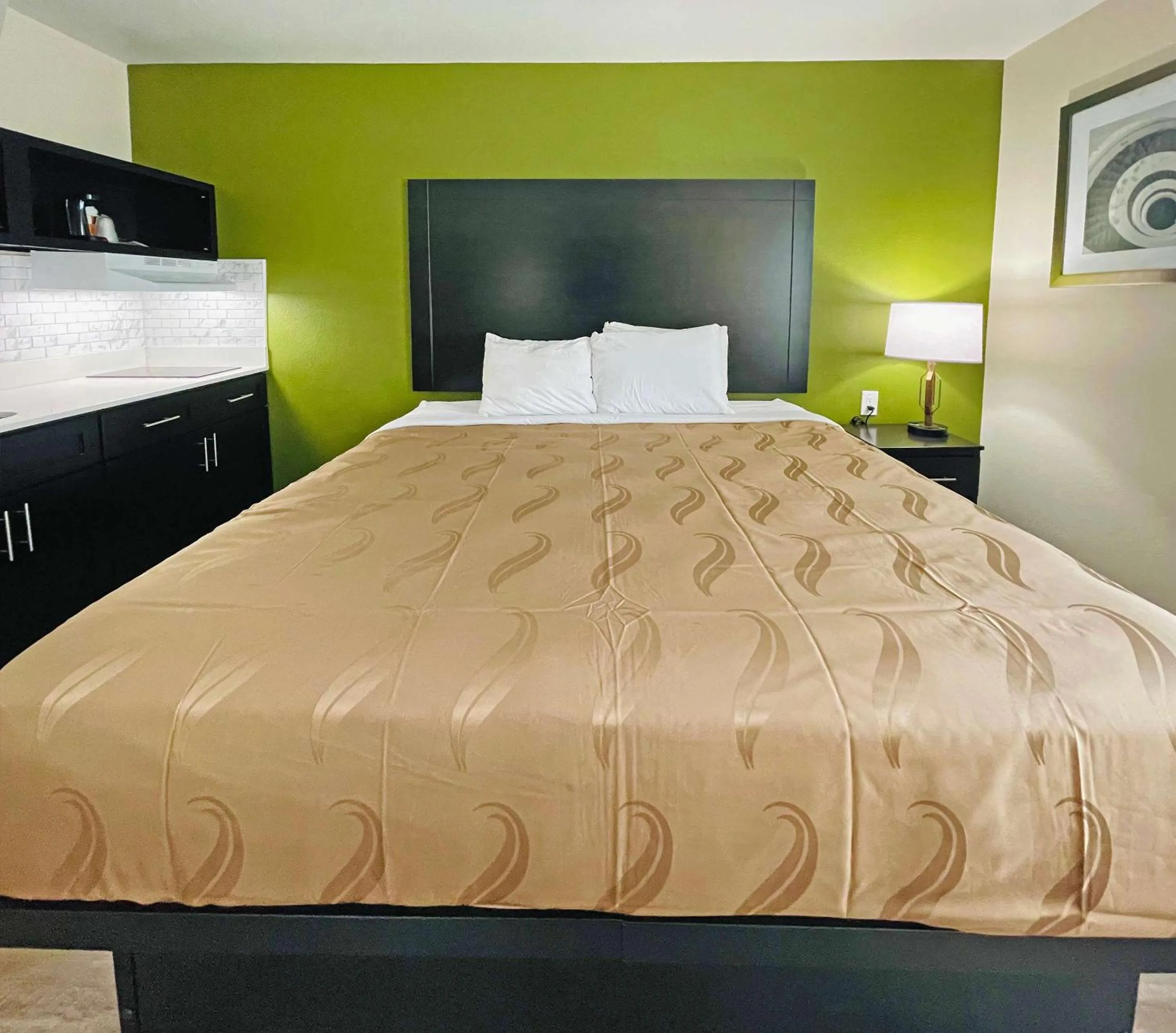 Bedroom, Bed in Quality Inn & Suites Lake Charles South