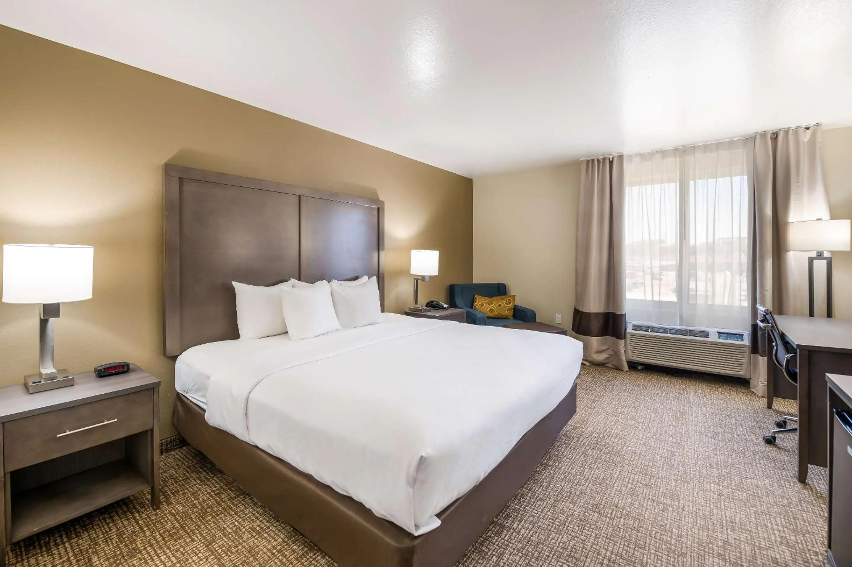 Bedroom, Bed in Comfort Inn Bossier City Casino Area near Shreveport Downtown