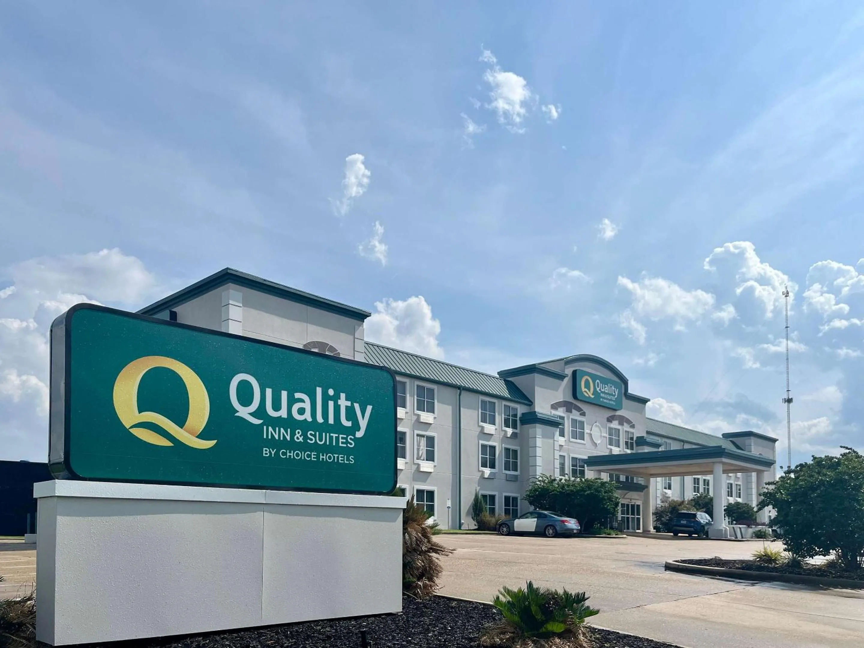 Property building in Quality Inn & Suites West Monroe