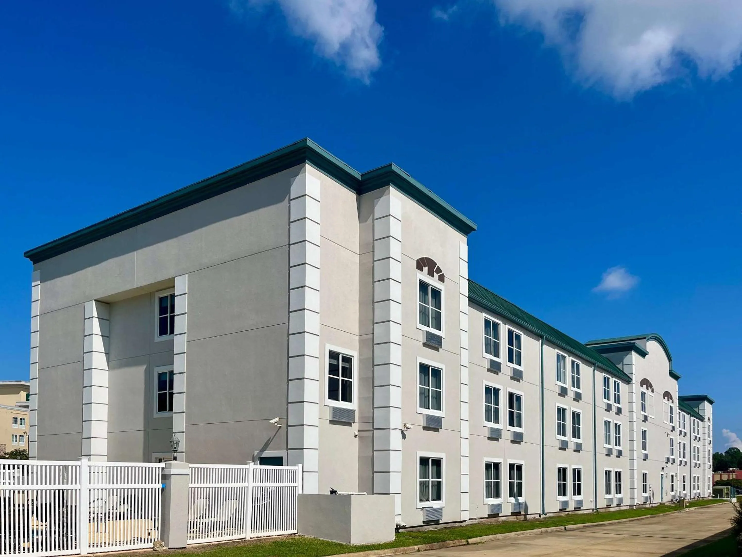 Property building in Quality Inn & Suites West Monroe