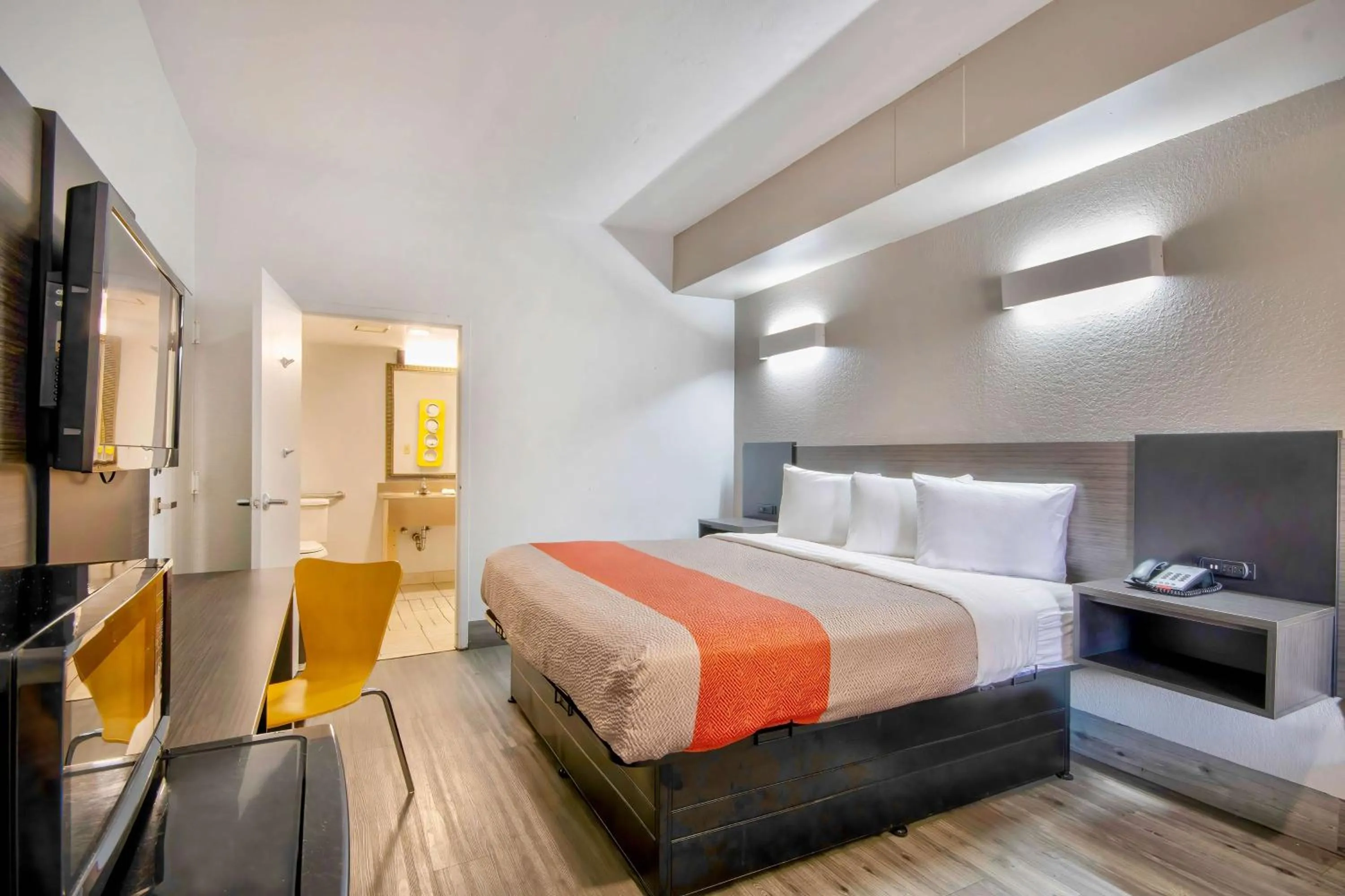 Bedroom, Bed in Motel 6-Lafayette, LA