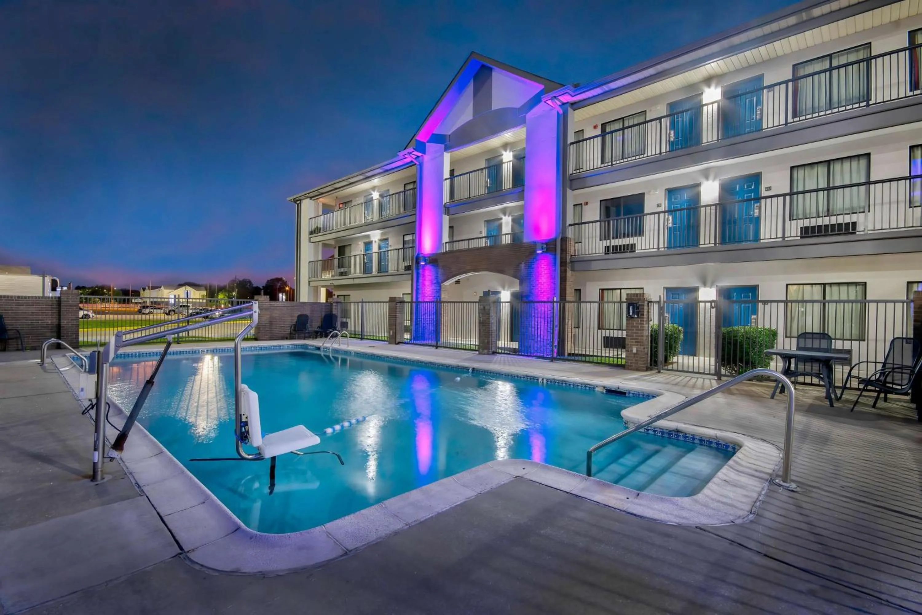 Property building in Motel 6-Lafayette, LA