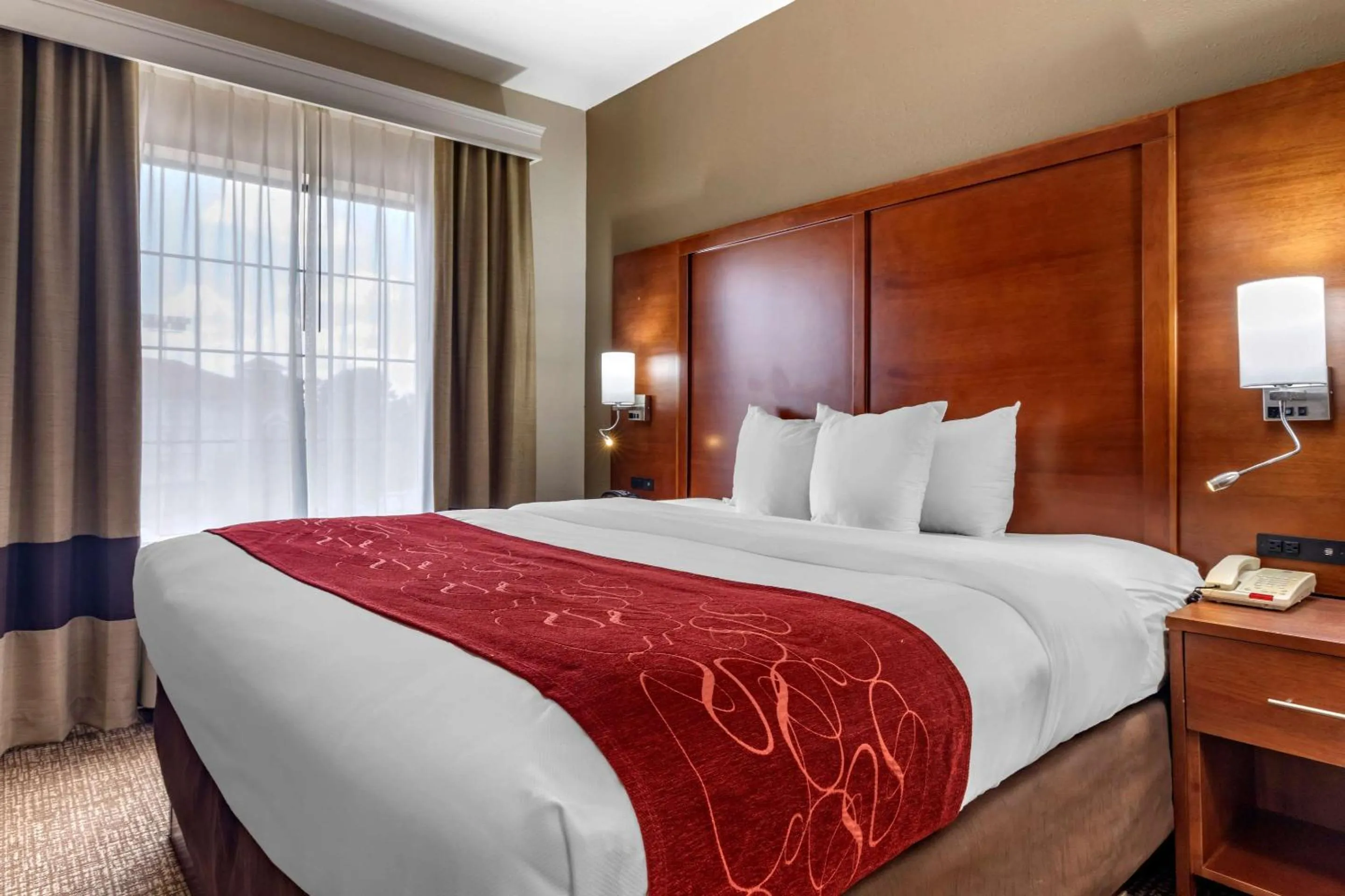 Bedroom, Bed in Comfort Suites Shreveport West I-20