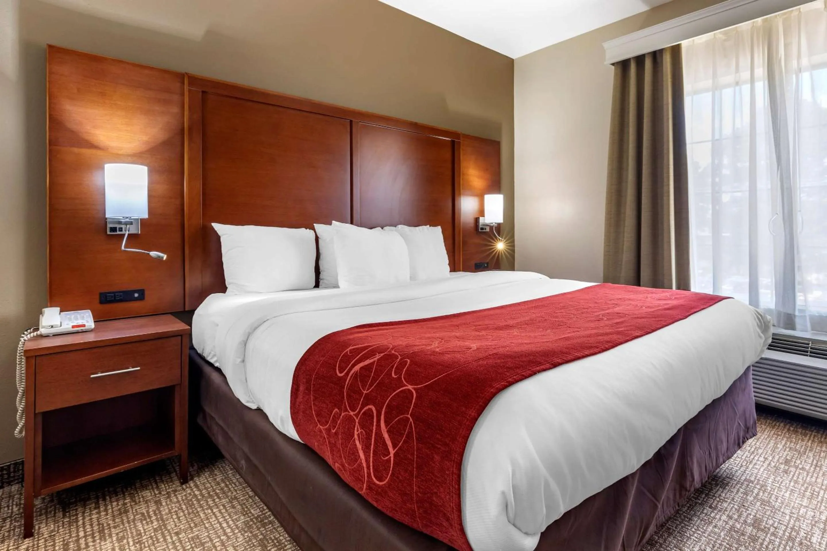 Bedroom, Bed in Comfort Suites Shreveport West I-20