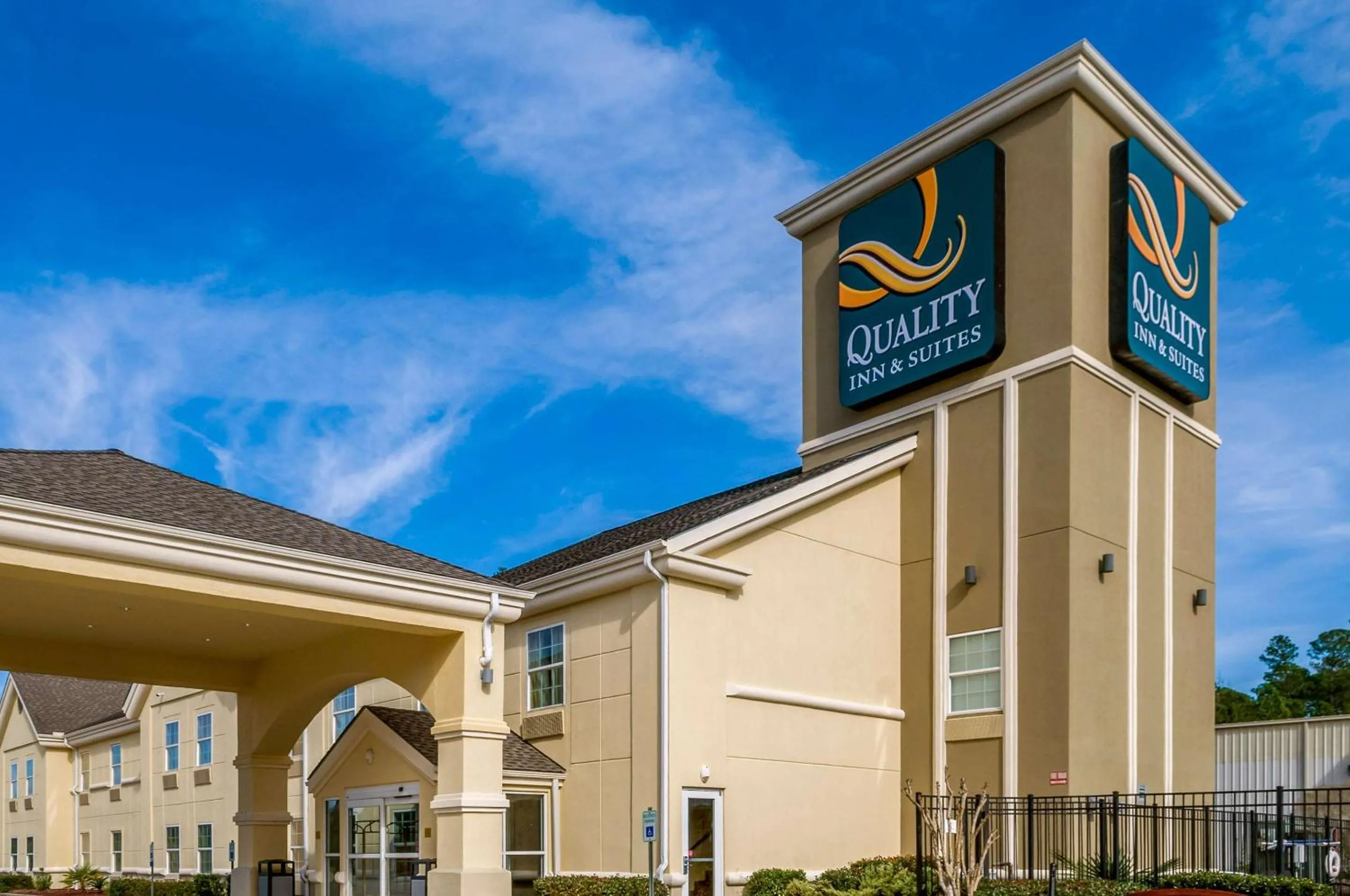 Property building in Quality Inn & Suites Slidell