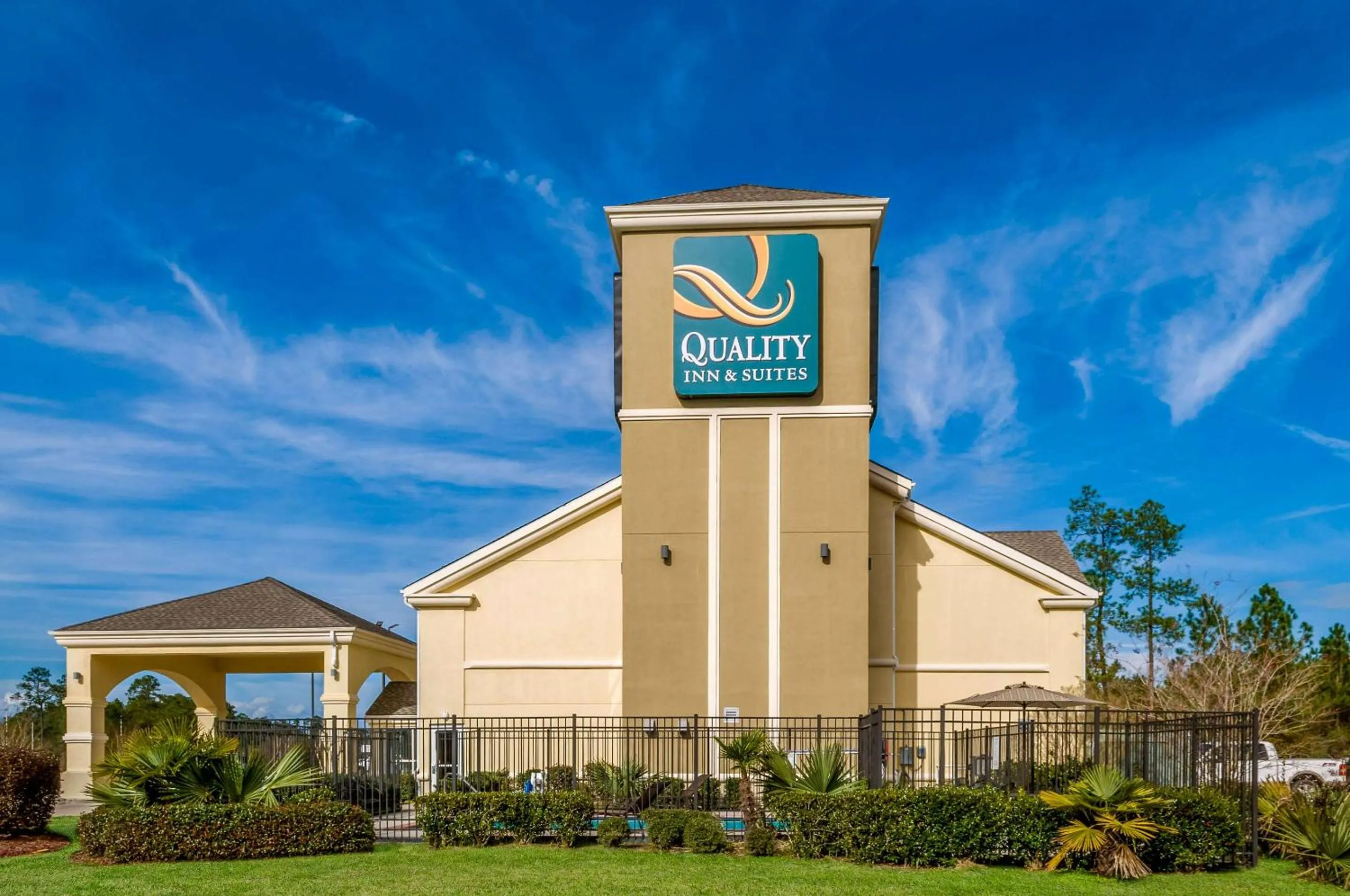 Property building in Quality Inn & Suites Slidell
