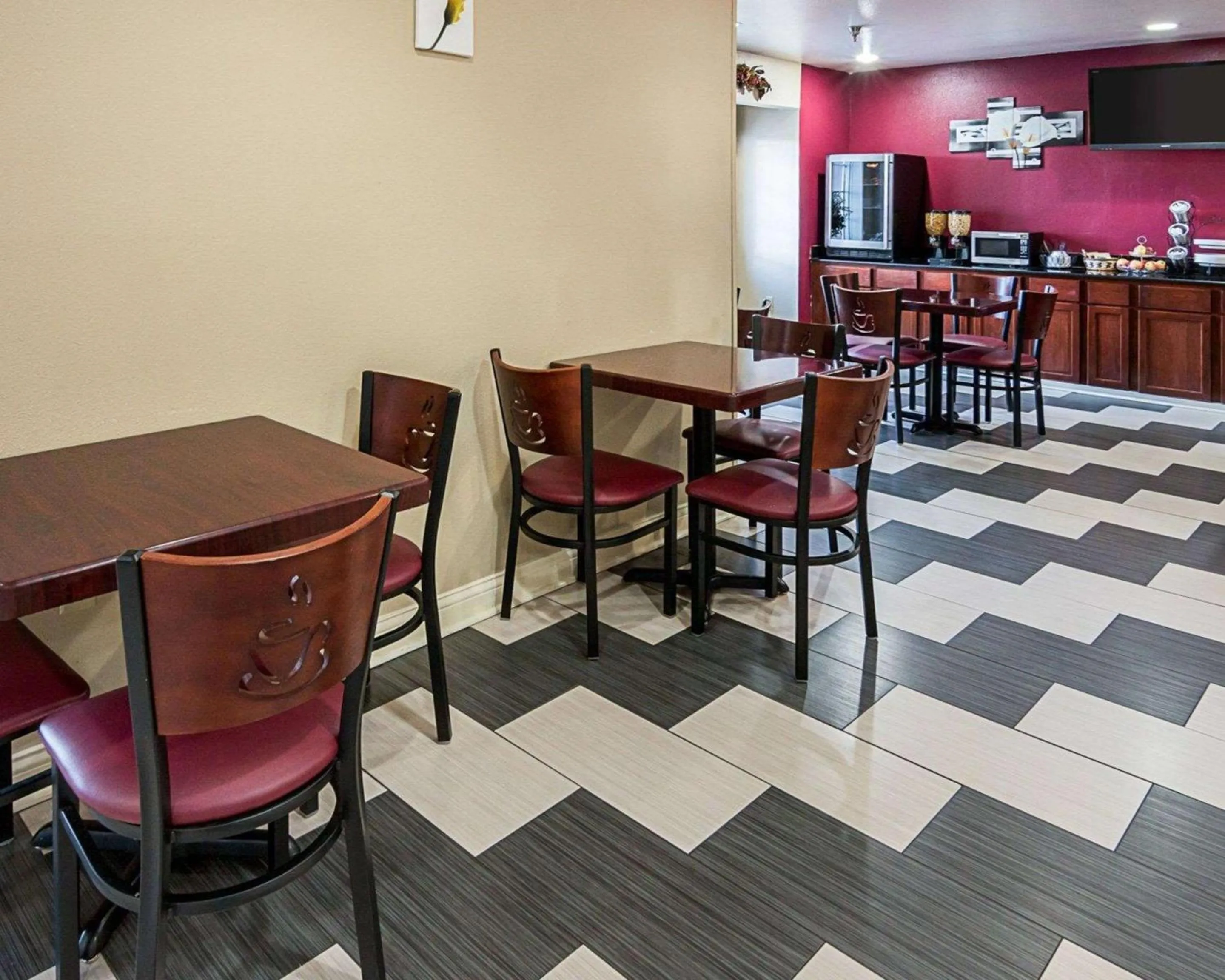 Restaurant/places to eat in Econo Lodge Inn & Suites Natchitoches