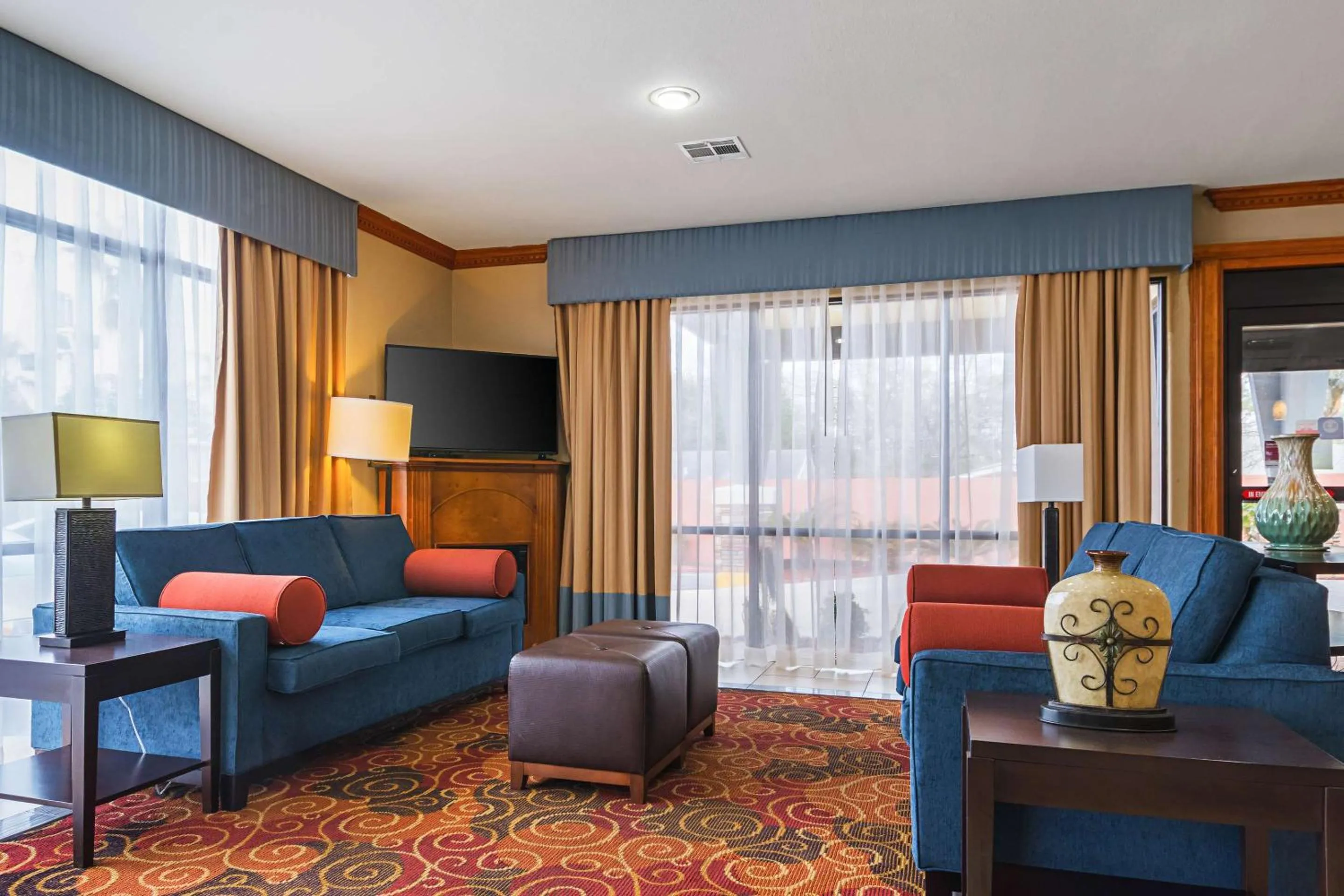 Lobby or reception in Comfort Suites Lake Charles