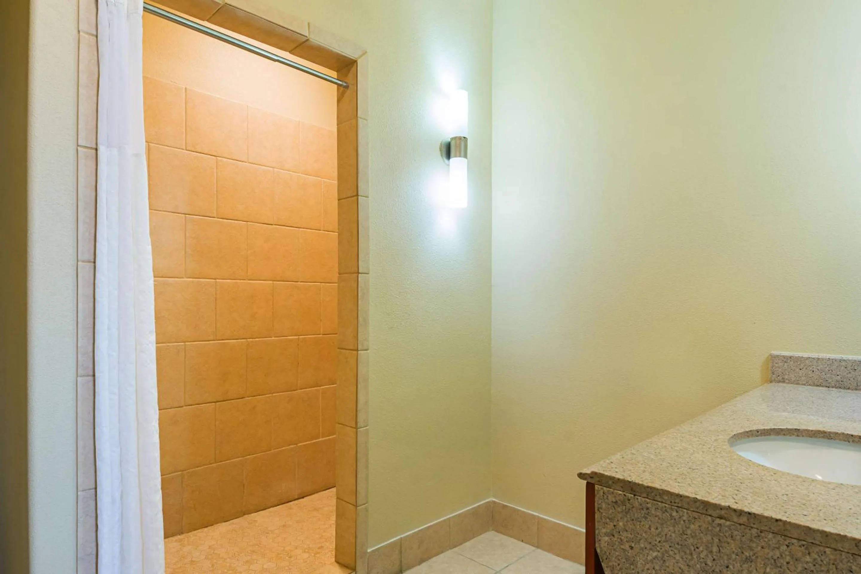 Bedroom in Comfort Suites Lake Charles