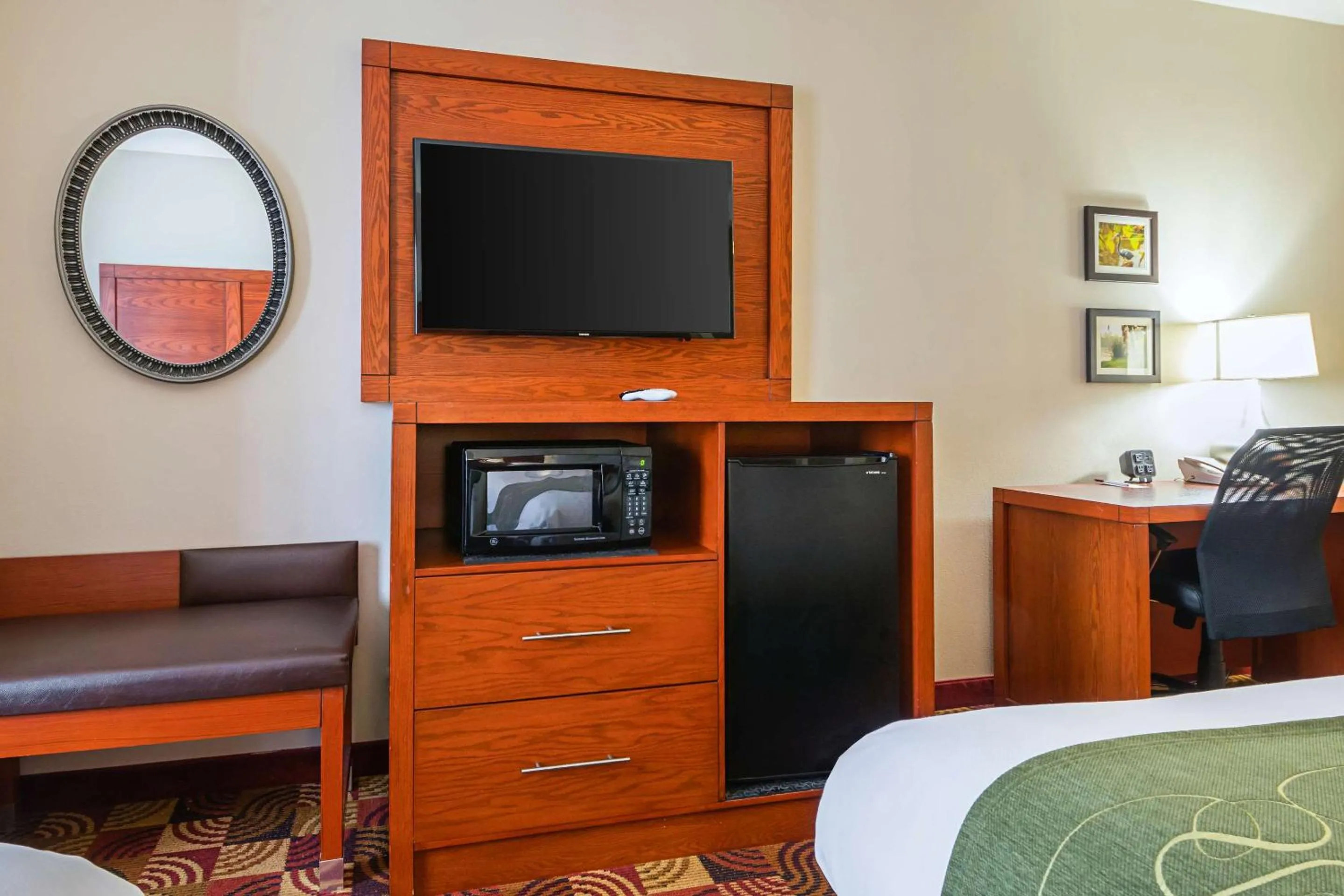 Bedroom, Bed in Comfort Suites Lake Charles