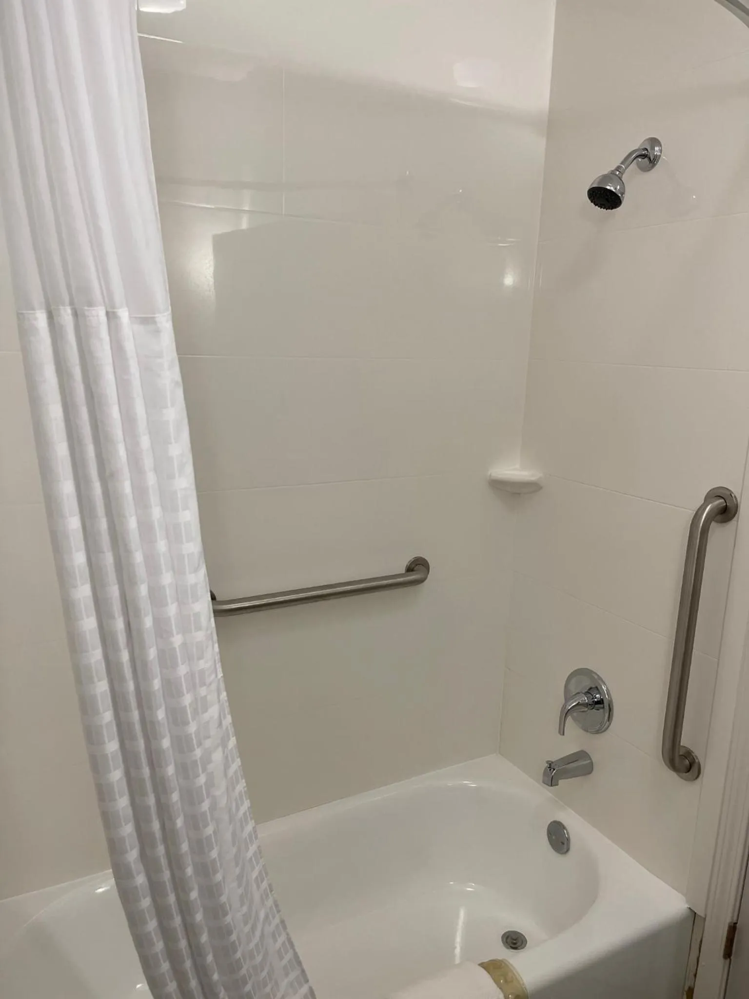 Bathroom in Comfort Suites Lake Charles