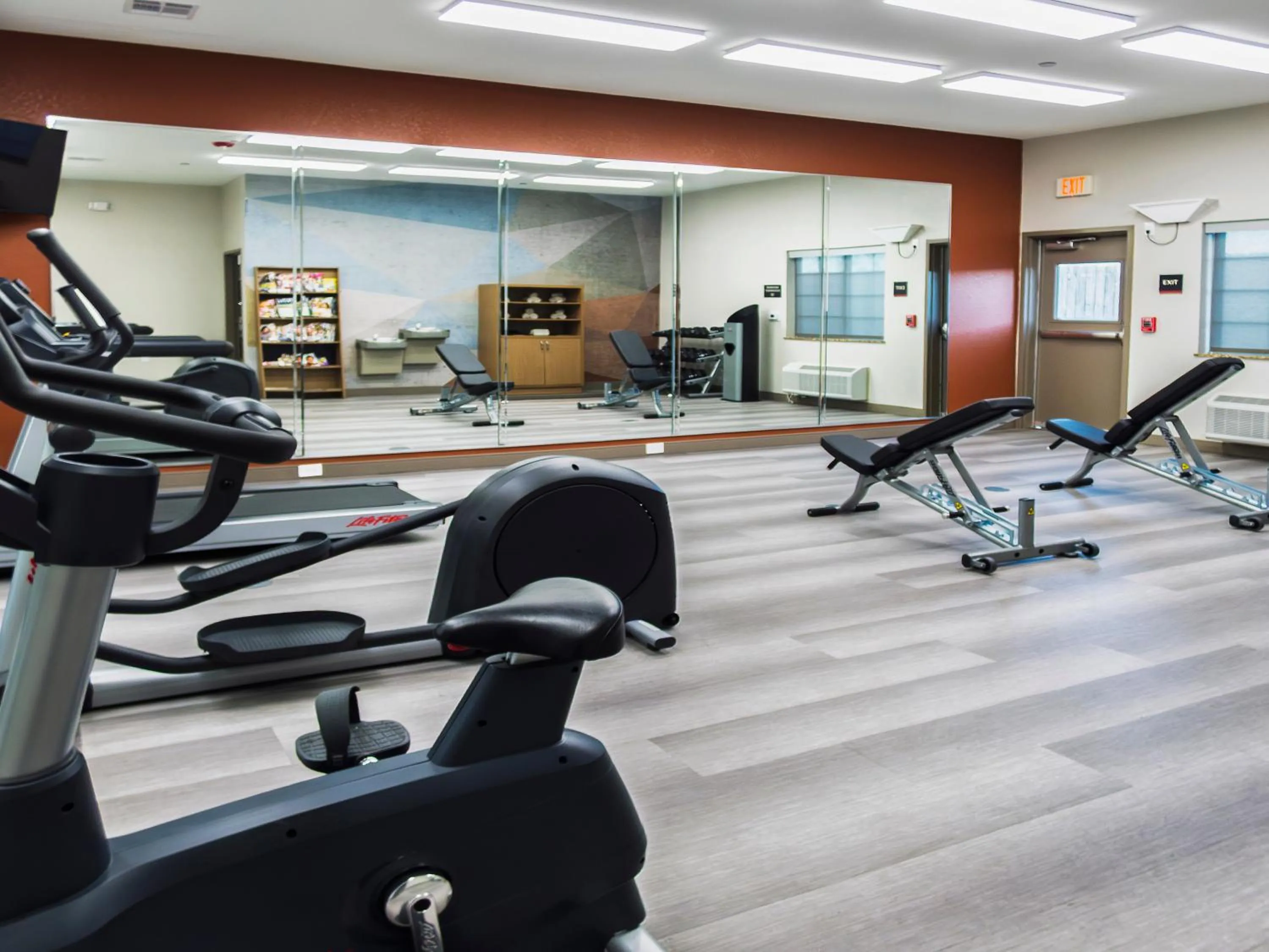 Fitness centre/facilities in Suburban Studios Avondale
