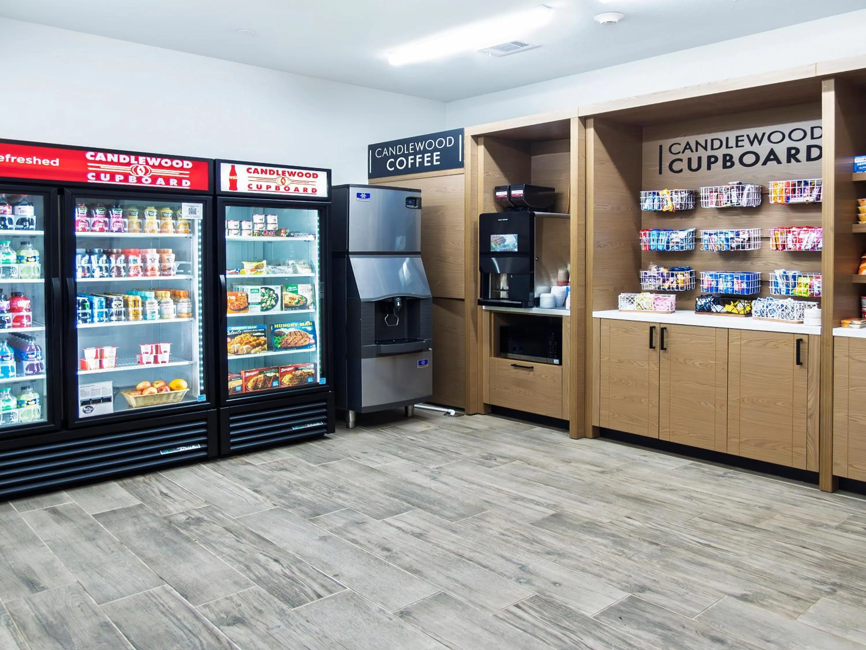 Food and drinks in Suburban Studios Avondale