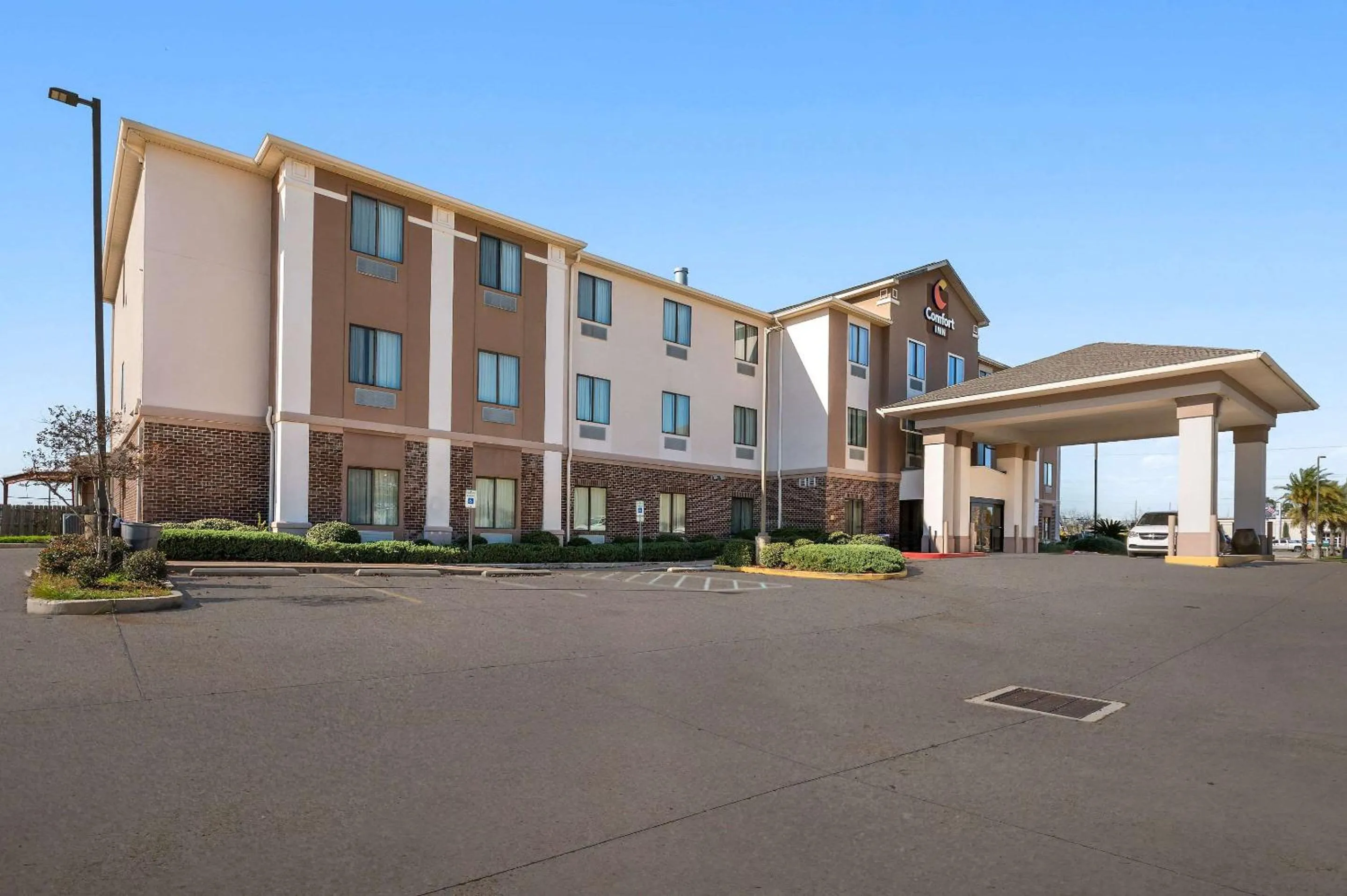 Property building in Comfort Inn New Orleans Airport South